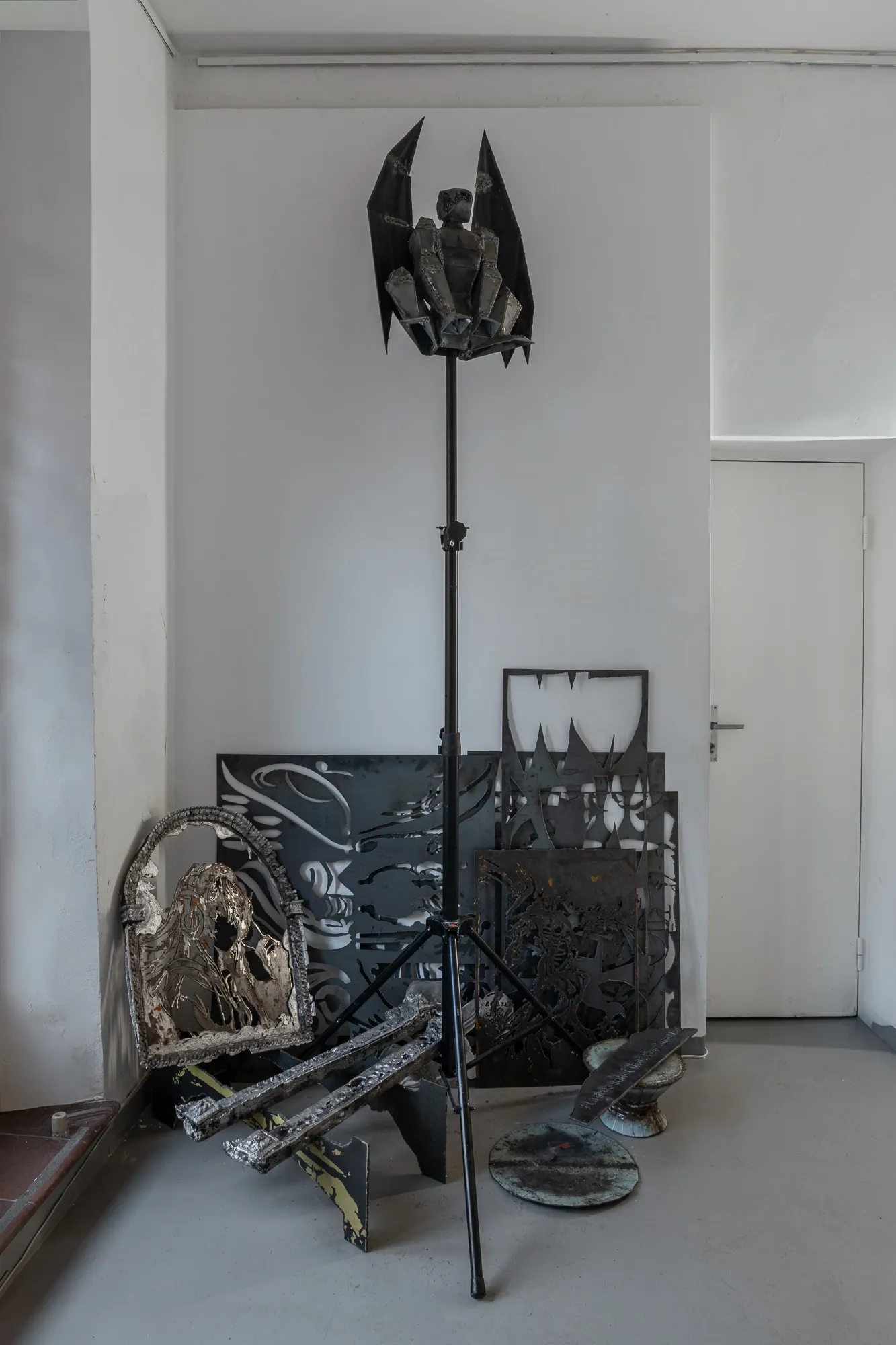 Liudvikas Kesminas , metal sculpture in the corner figurative, one piece