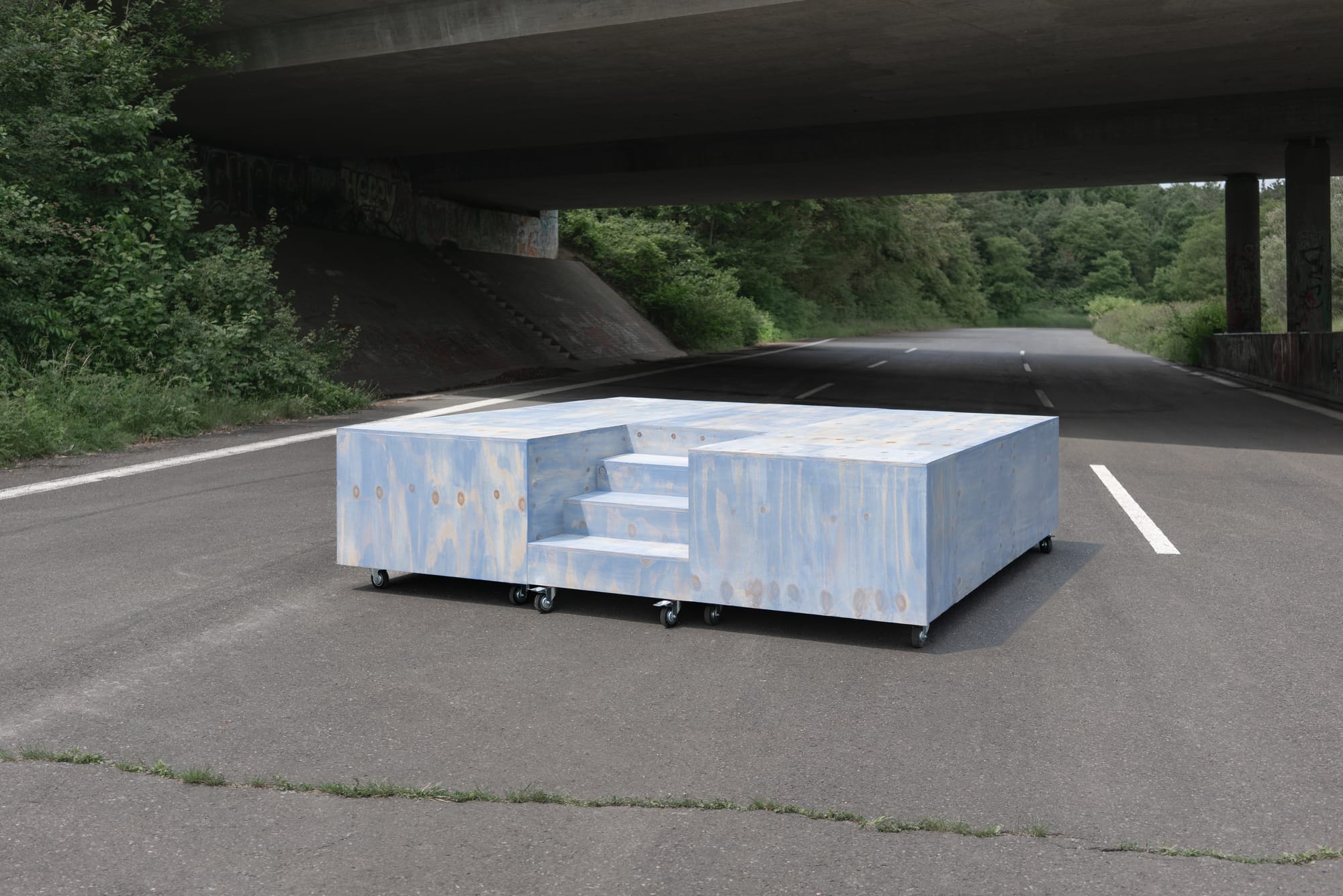 Stasia Grishina Schnauze 2025 installation view Niemandsland Offenbach wooden structure under bridge Artist in Focus by Catapult