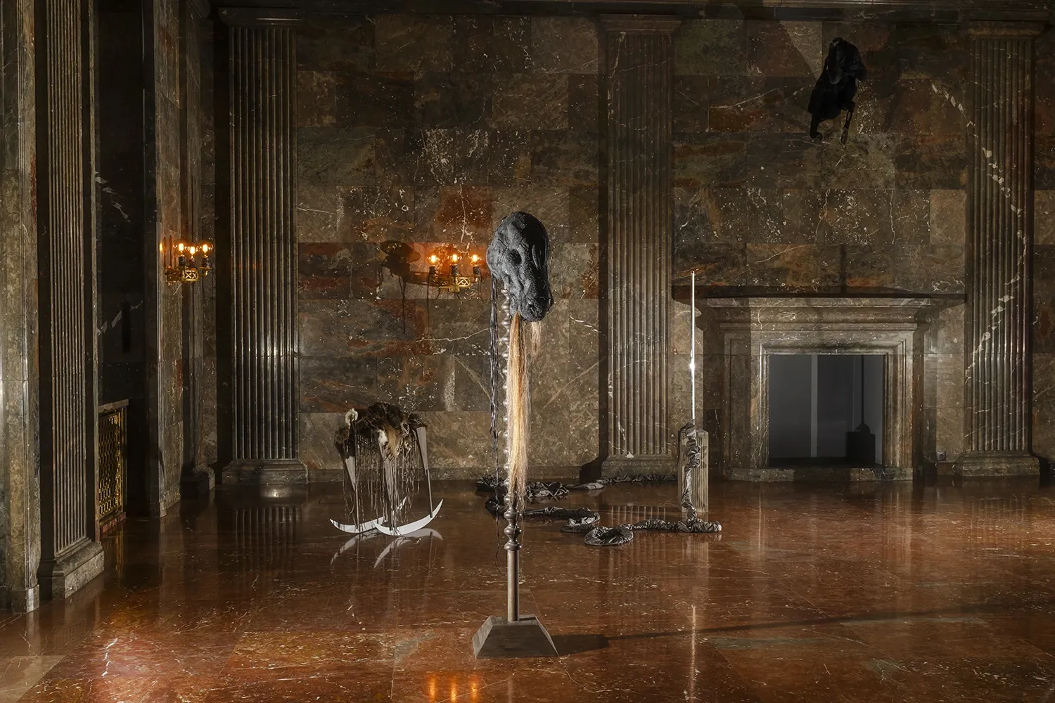 Jan Baszak installation view Letztraum sculpture head with textile and metal elements ZAMEK Poznan Filip Preis