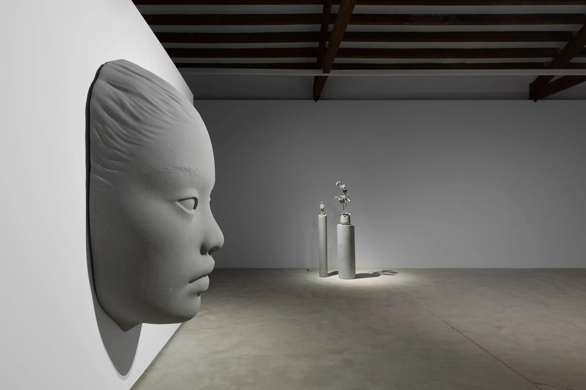 Alejandro Monge, Synthetic Future, LA BIBI Gallery, Palma de Mallorca, 2025, grey sculpture installation