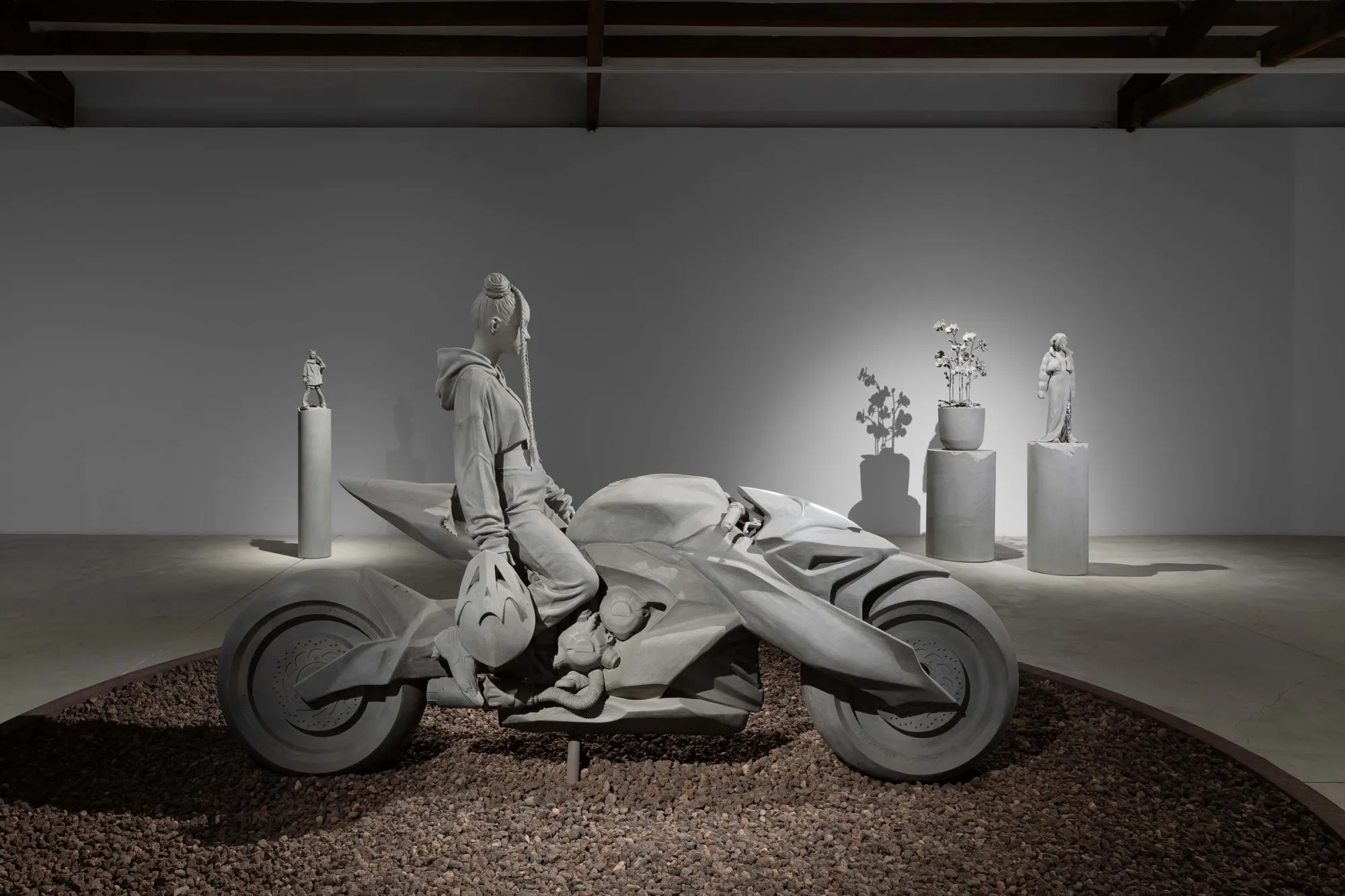 Alejandro Monge, Synthetic Future, LA BIBI Gallery, Palma de Mallorca, 2025, resin cement figures gallery
