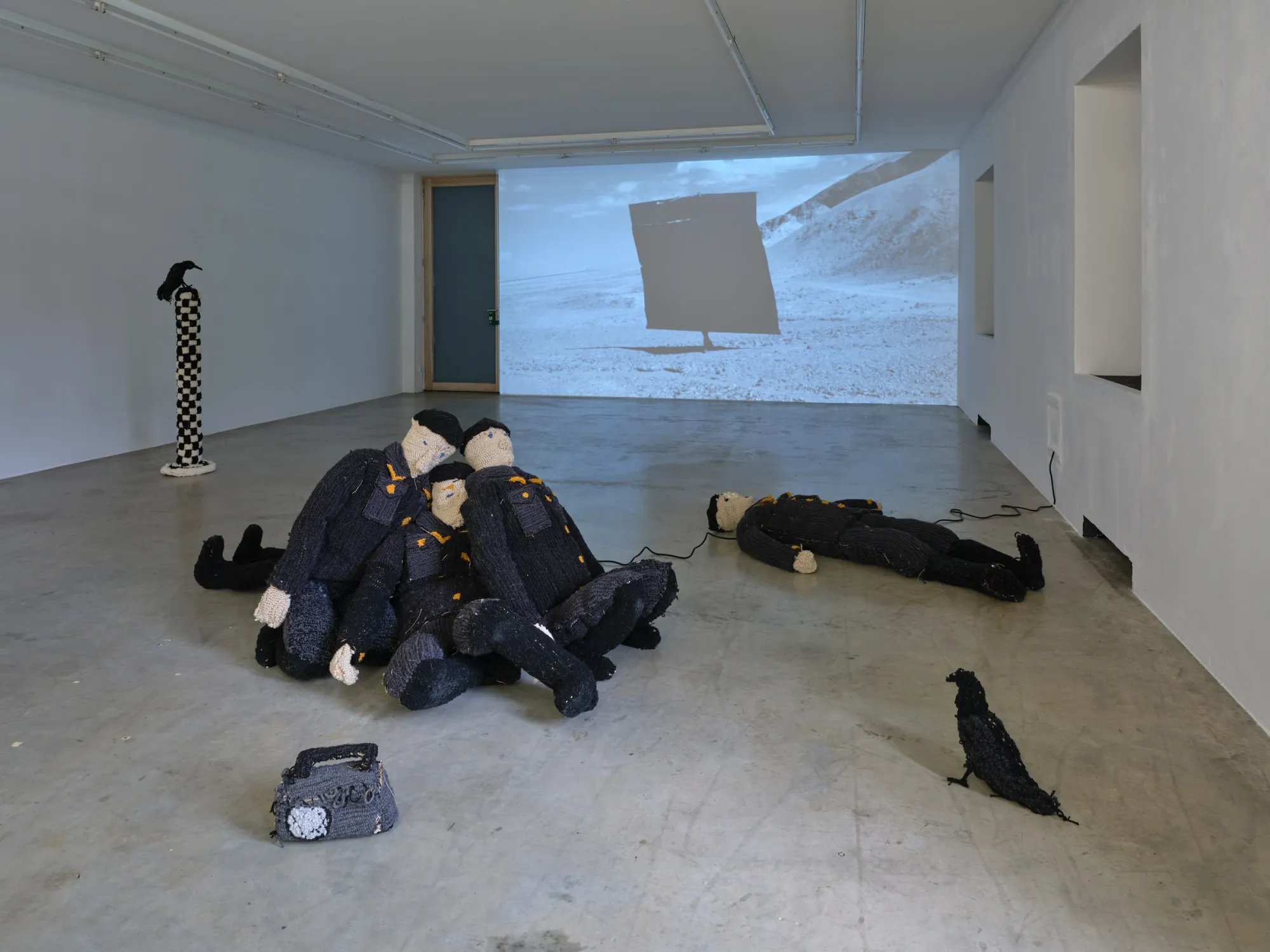 Elen Braga, Ich bin wie du, NAK Neuer Aachener Kunstverein, Aachen, 2026, installation view with video Nevermore and fabric soldier sculptures