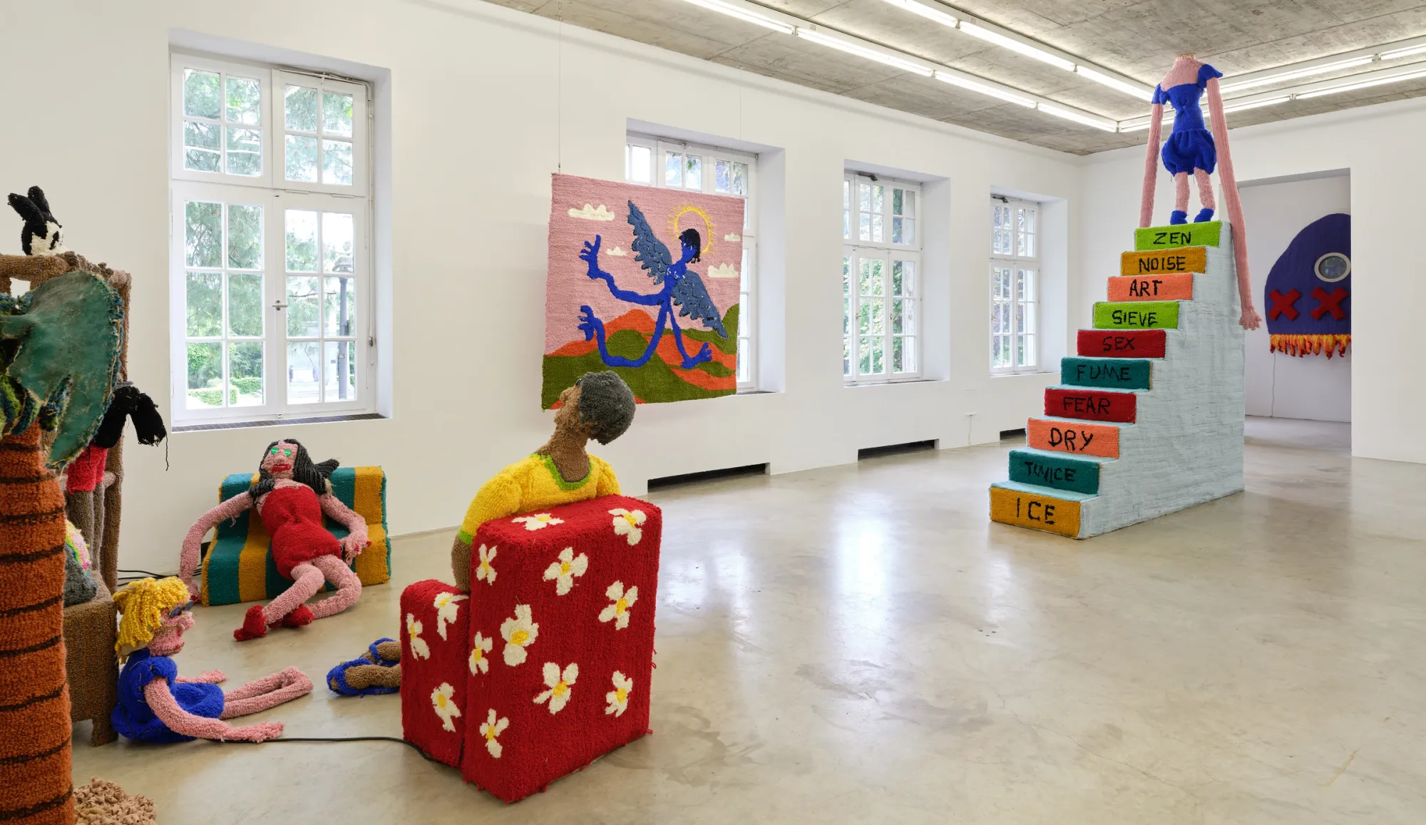 Elen Braga, Ich bin wie du, NAK Neuer Aachener Kunstverein, Aachen, 2026, room view with multiple works including life-size family sculptures and spaceship