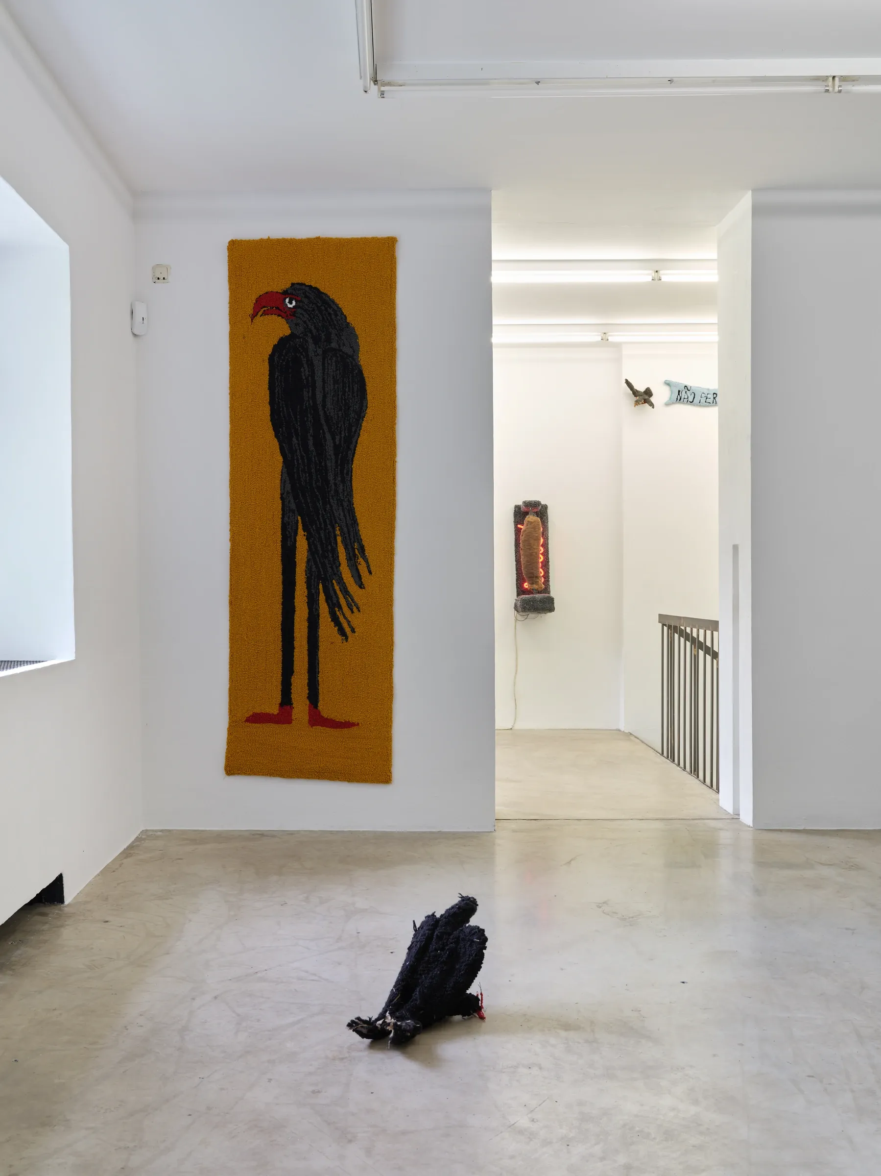Elen Braga, Ich bin wie du, NAK Neuer Aachener Kunstverein, Aachen, 2026, upper floor room view with German federal eagle on gold ground and fabric soldiers
