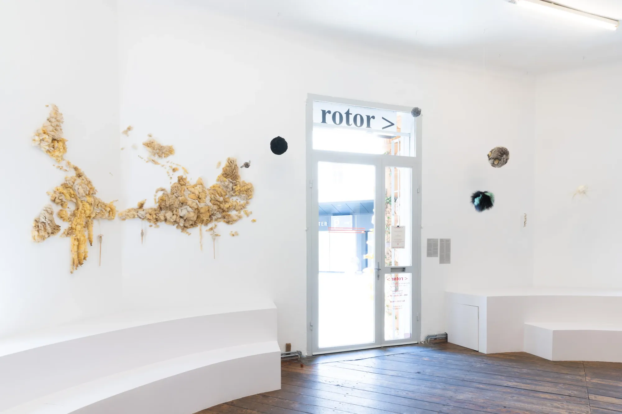 Aliz Farkas, A Parable for Endings and Beginnings, rotor, Graz, 2026, sheep's wool installation on white gallery walls