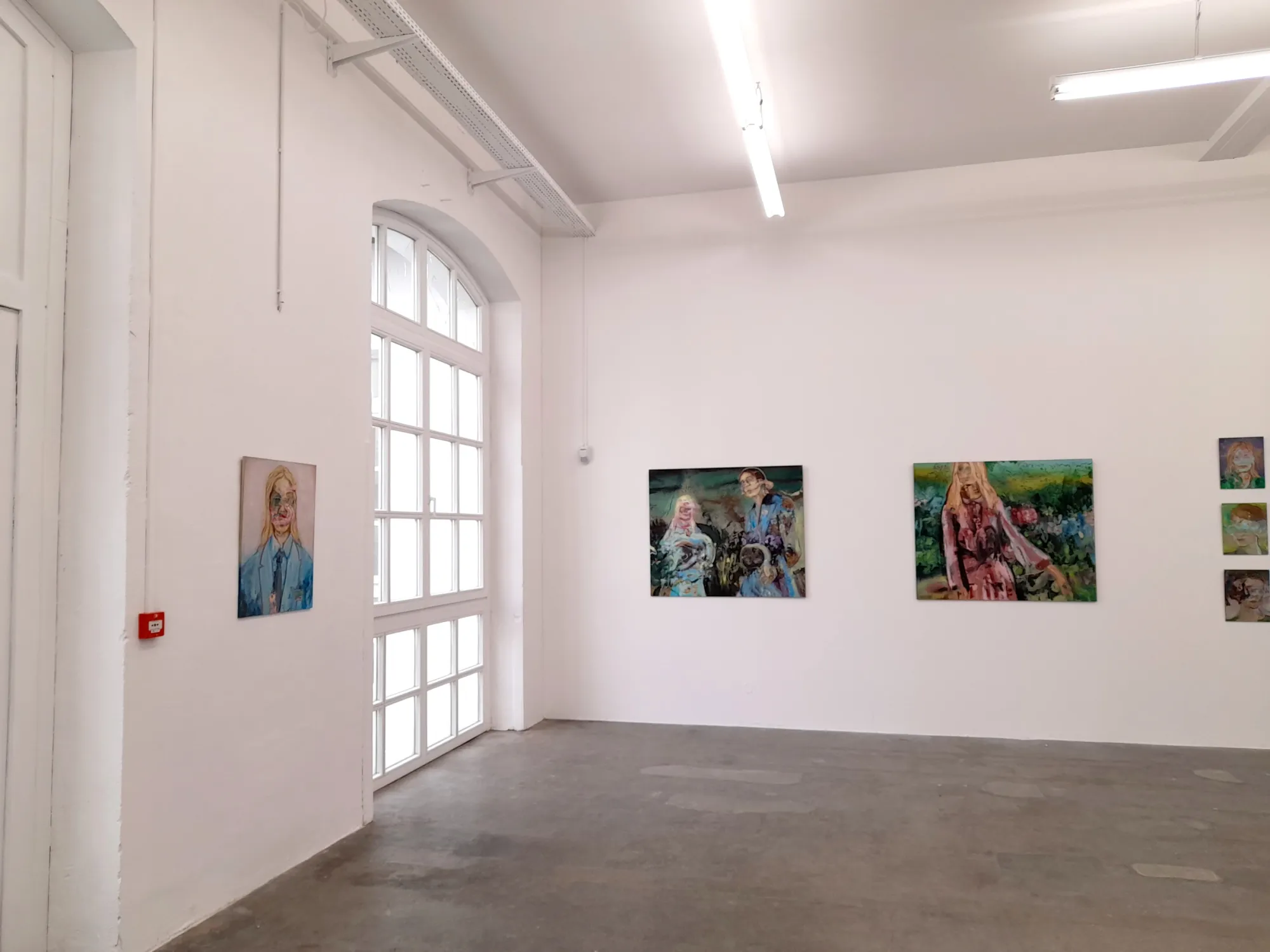 Leonardo Vargas, installation view, Fondation Fernet Branca, Saint-Louis, 2022, single portrait near a window and two multi-figure paintings