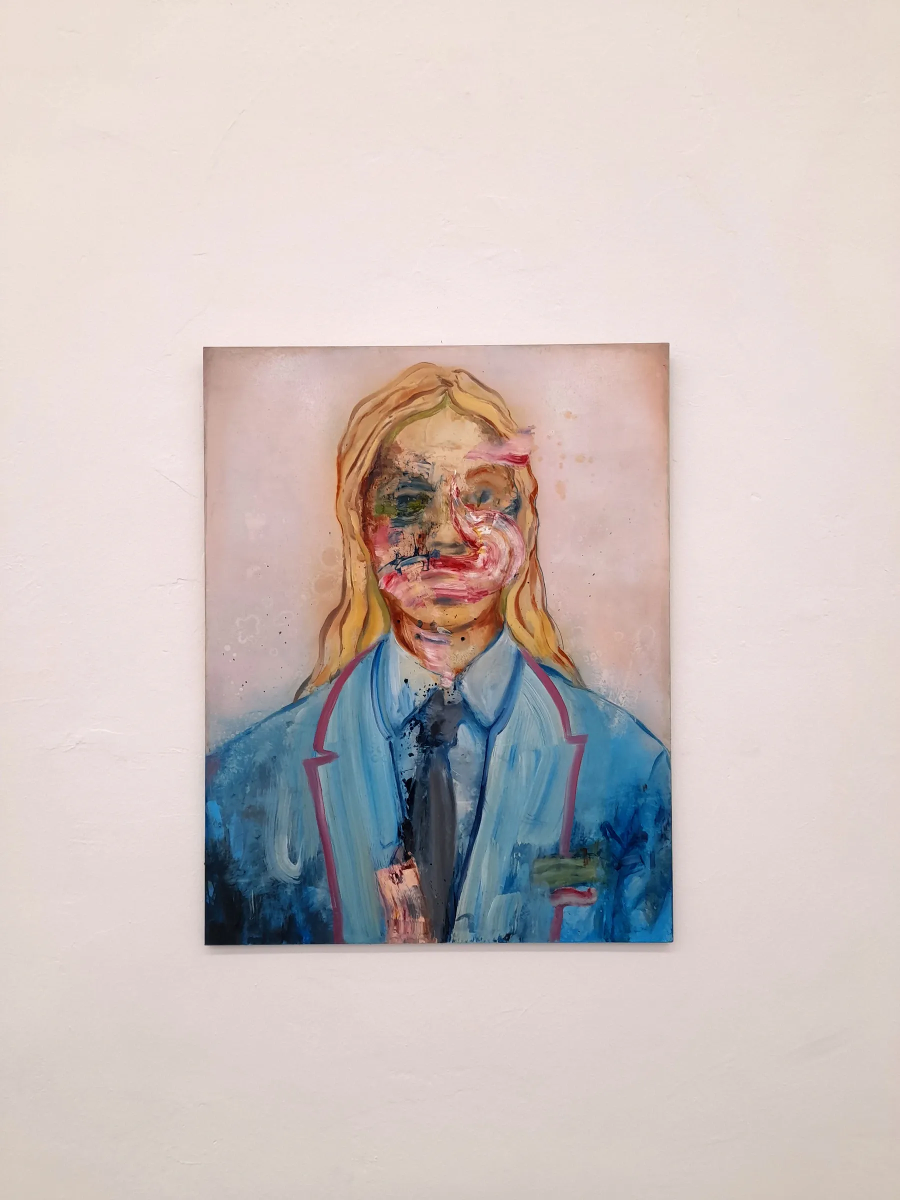 Leonardo Vargas, installation view, Fondation Fernet Branca, Saint-Louis, 2022, painting with obscured face against a warm orange ground