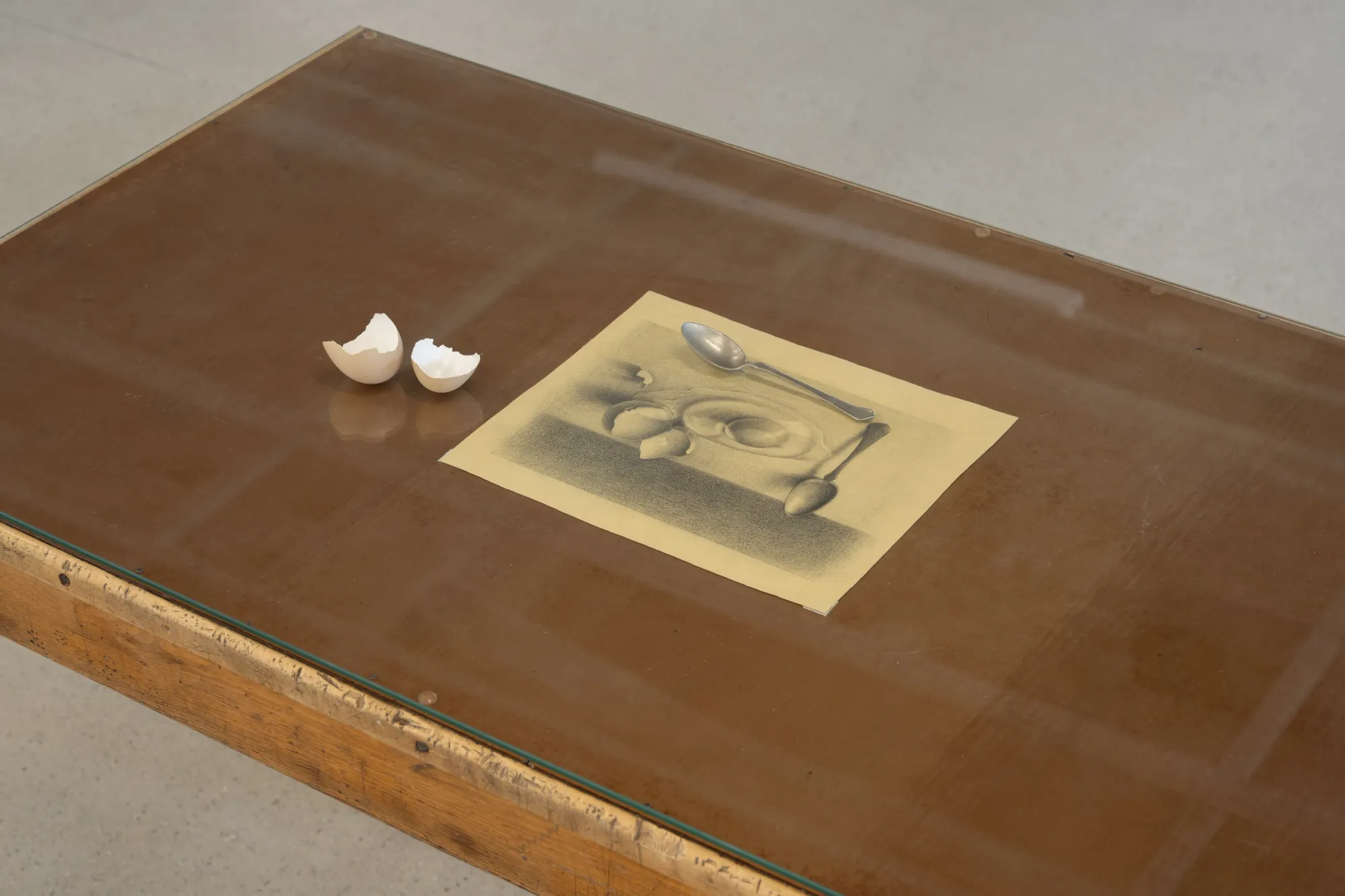 Exhibition review of Roman Ondak: Signal V at Telegraph Gallery, Olomouc, 2026. Cracked eggshells beside a graphite still life drawing on a wooden table.