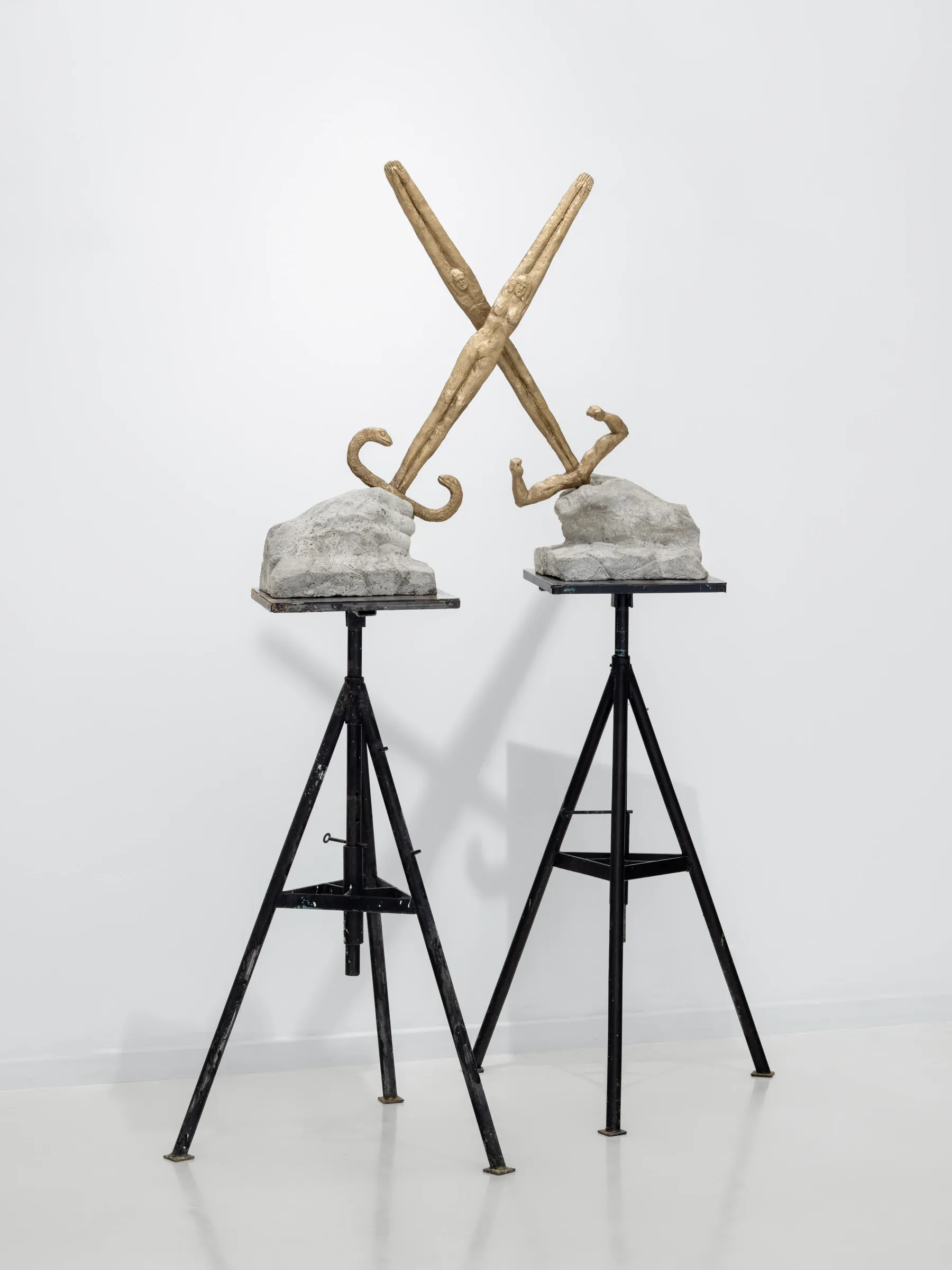 Miłosz Tomkowicz, Two Bare Swords, HOS Gallery, Warsaw, 2025, two bronze swords crossed above concrete rock forms on stands