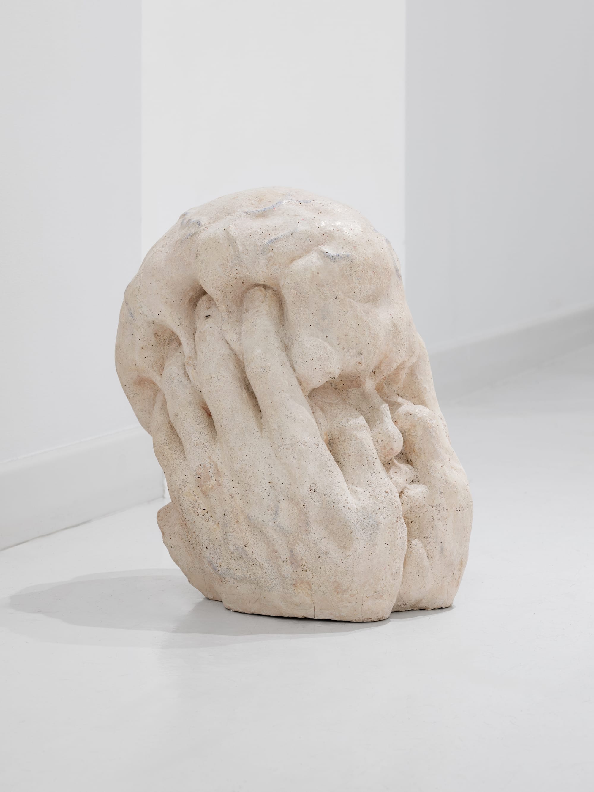 Miłosz Tomkowicz, Intrusive thought, HOS Gallery, Warsaw, 2023, concrete head sculpture with a hand pressed over its face