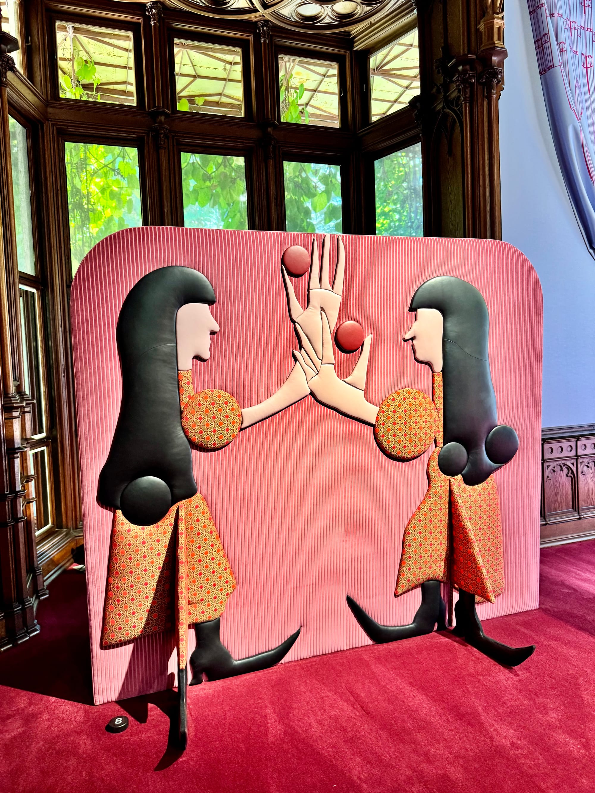 Jakob Lena Knebl’s Friends of Mine, two patterned figures facing each other at the Marmorschlössl.