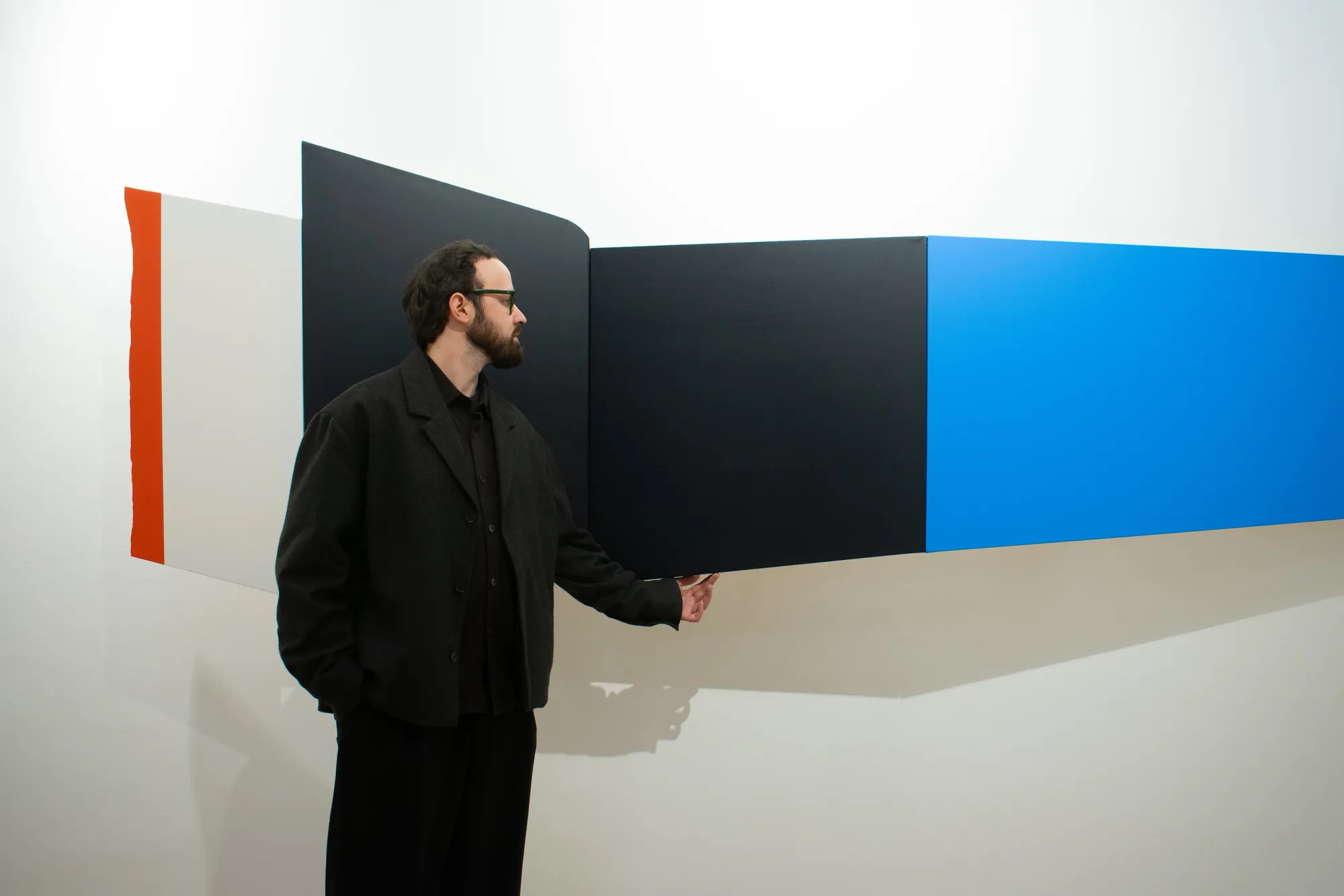 parallel vienna 2026 - Hendrick Dialer,- infront of his artwork