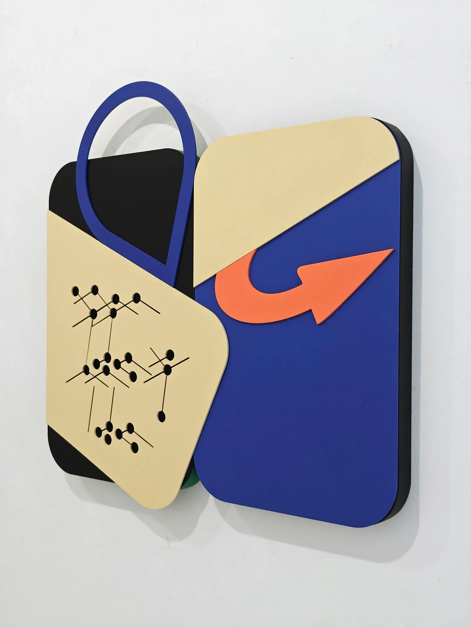 Exhibition review of Kaija Hinkula: You Are Here at Ama Gallery, Helsinki, 2026. A green cargo strap and a clipped LED headlamp crossing a pink wood panel.