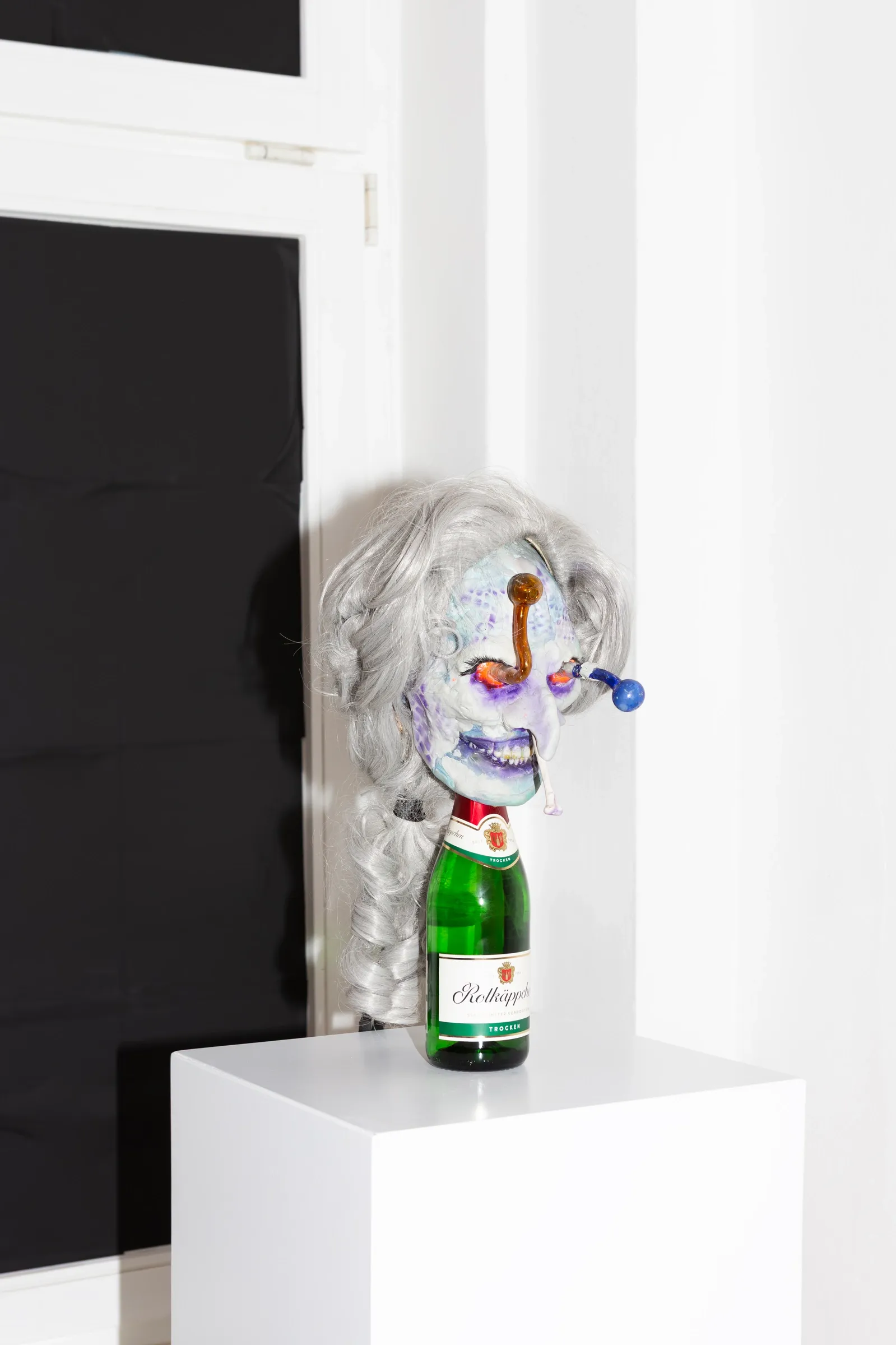 Roger Muñoz, catapult exhibition review, sculpture work