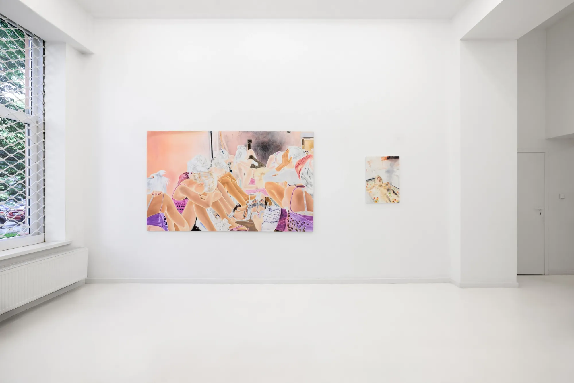 Exhibition review of Zofia Pałucha: Mother of One at HOS Gallery, Warsaw, 2026. Wide peach and violet crowd painting beside a barred window.