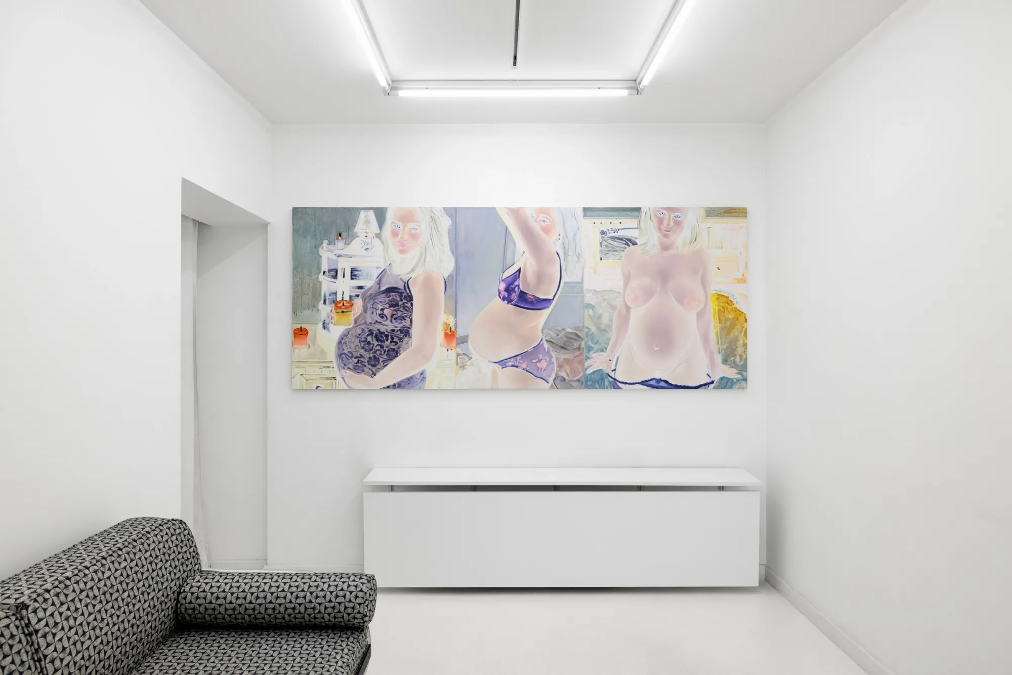 Exhibition review of Zofia Pałucha: Mother of One at HOS Gallery, Warsaw, 2026. Long painting of three female figures above a white bench and daybed.