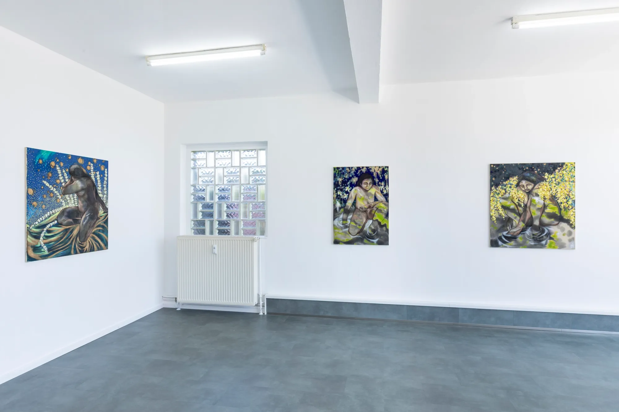 Exhibition review of Candy Bassas: dancing lights at Galerie Mellies, Detmold, 2026. White room with grey floor, three blue and yellow figure paintings.catapult contemporary feature.