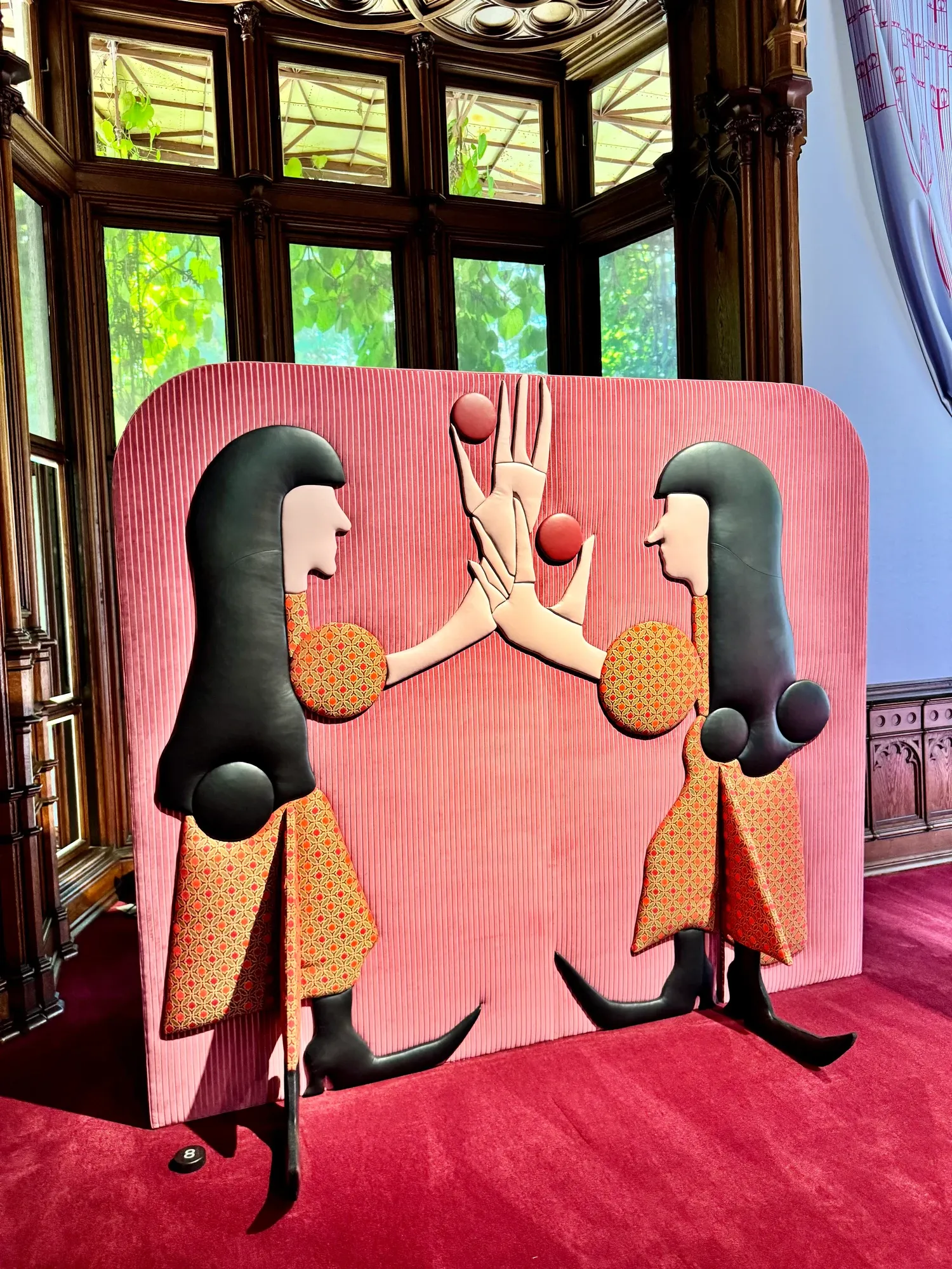 Jakob Lena Knebl’s Friends of Mine, two patterned figures facing each other at the Marmorschlössl.