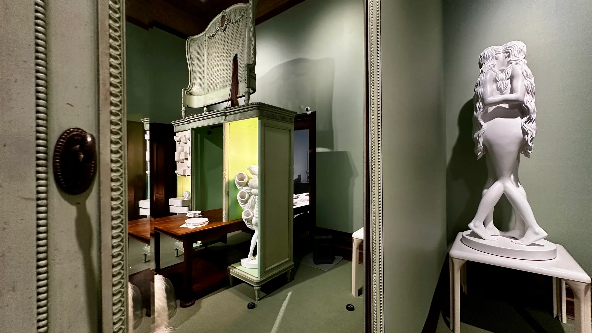 Jakob Lena Knebl, Sommerfrische, installation view at the Marmorschlössl, Bad Ischl, 2026
