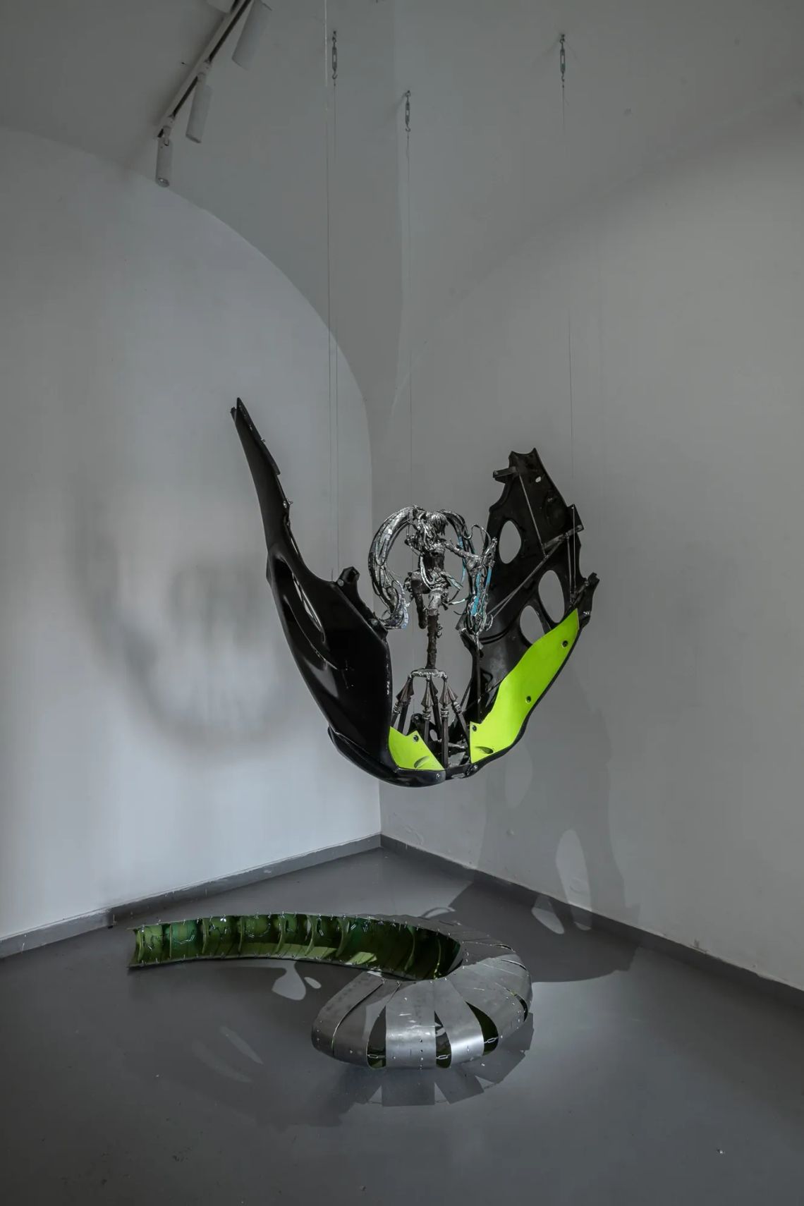 Liudvikas Kesminas-artist-exhibition-submission-catapult-exhibition-view VAA Gallery Artifex , metall instalaltion