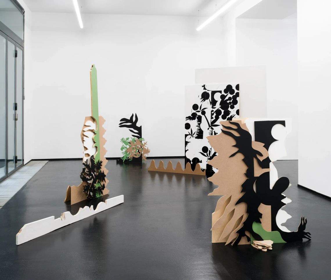 Jörg Reissner PARLAMENT installation view JesuitenFoyer Vienna floor-based sculptures MDF plywood black white green
