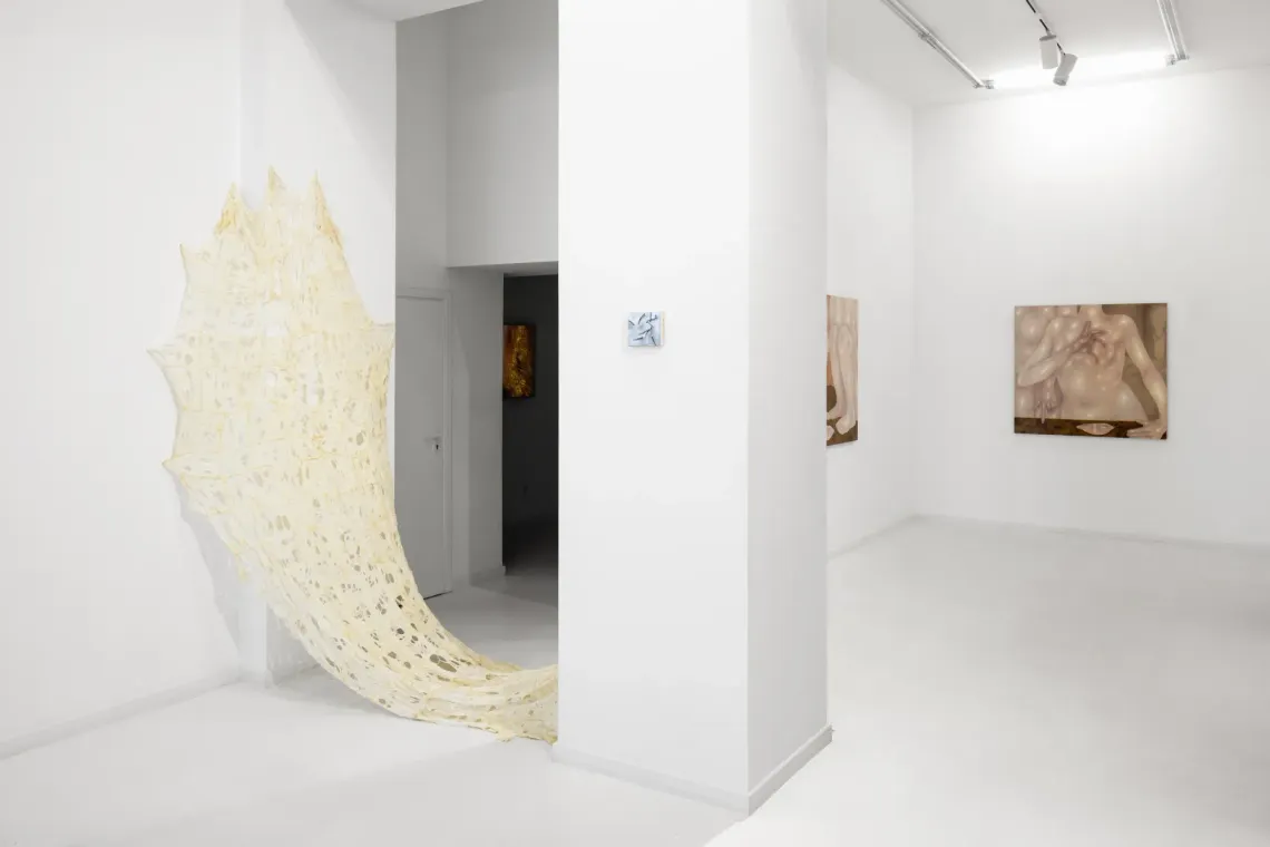 HOS Gallery Group Show The Gift , exhibiton submission catapult contemporary art platform curated by Marianna Lomza
