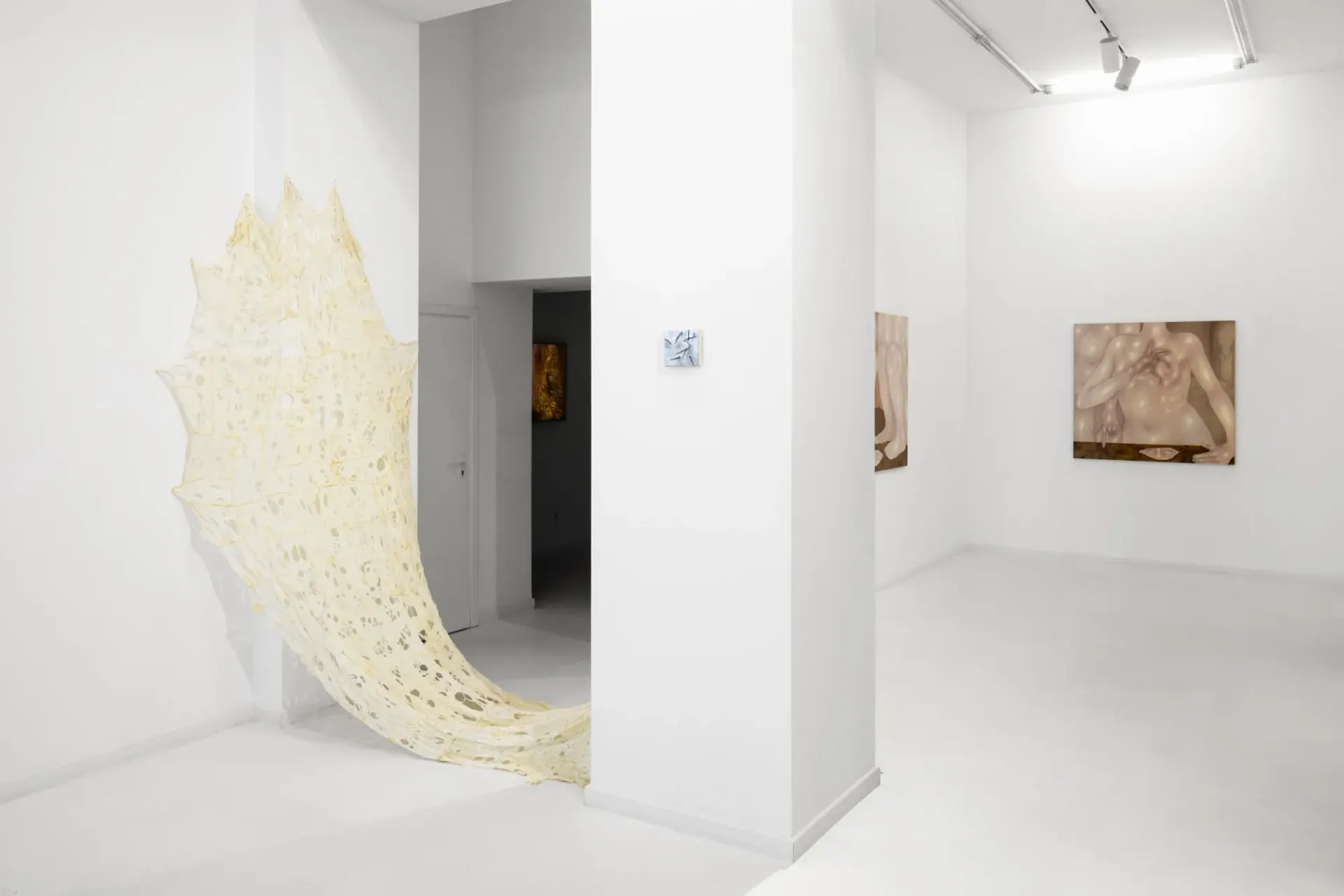 HOS Gallery Group Show The Gift , exhibiton submission catapult contemporary art platform curated by Marianna Lomza