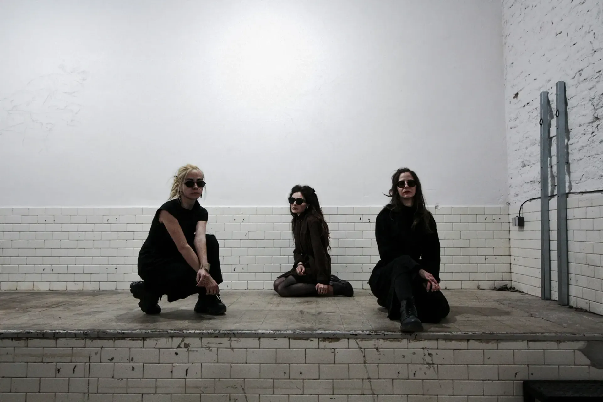 Anzhelika Palyvoda, Céline Struger, Sofiia Yesakova, Echoes that refuse to fade, FAVU Gallery, Brno, 2026. Photo: Polina Davydenko.