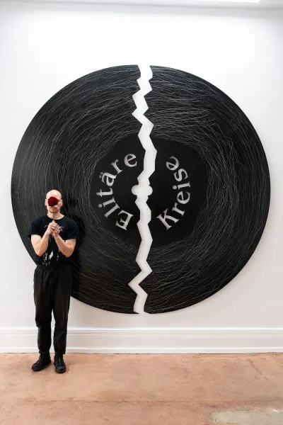 Joschua Yesni Arnaut at galerie 3ap frankfurt , exhibition review catapult contemporary art platform