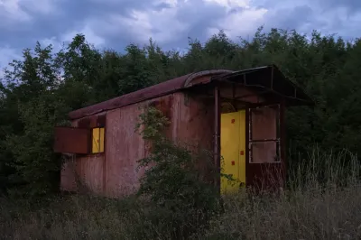 Catapult contemporary art platform Exhibition review of Tsvetomira Borisova: A Hot Day at lo3eto, Vetren dol, 2026.