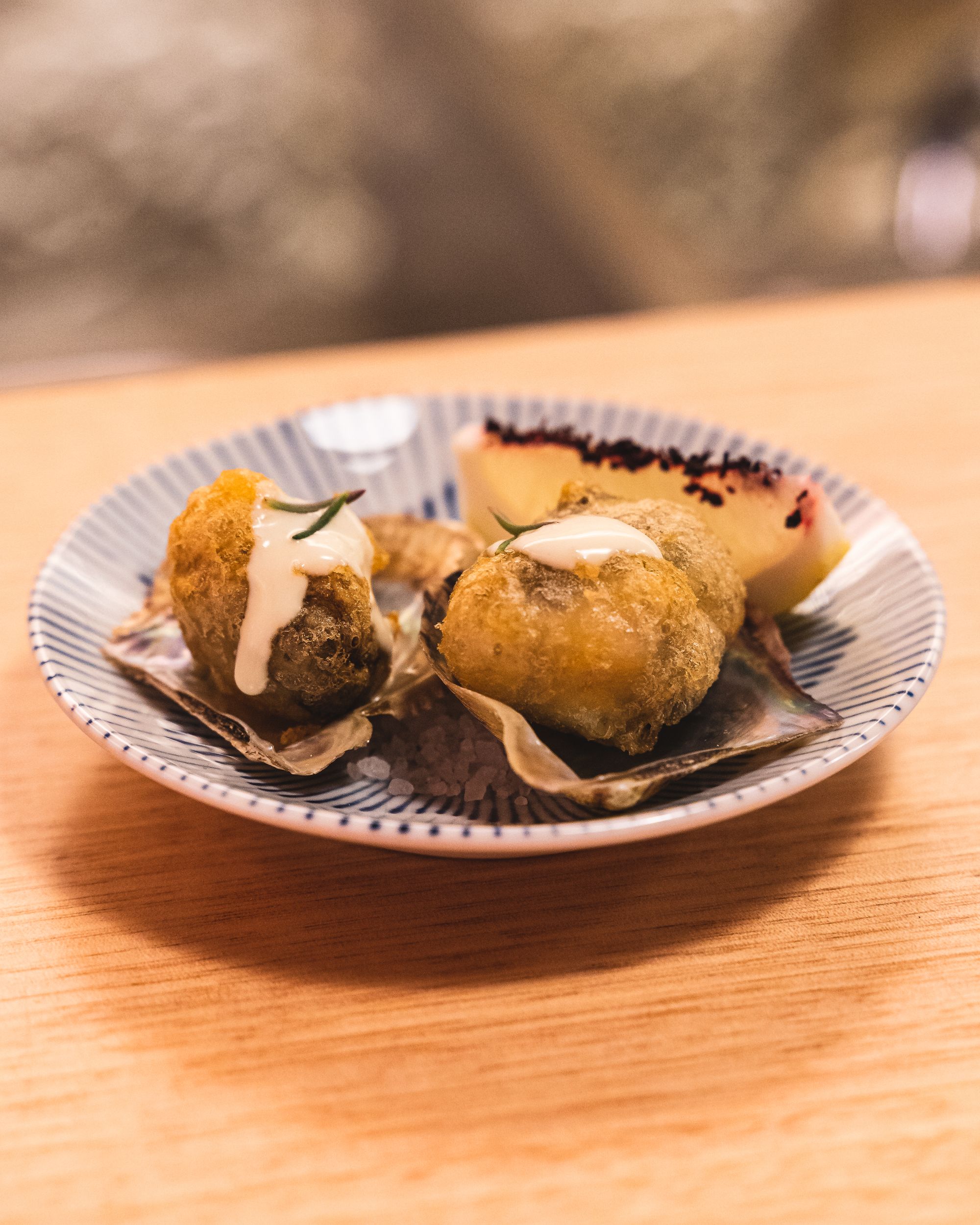Fried oysters with a yoghurt sauce