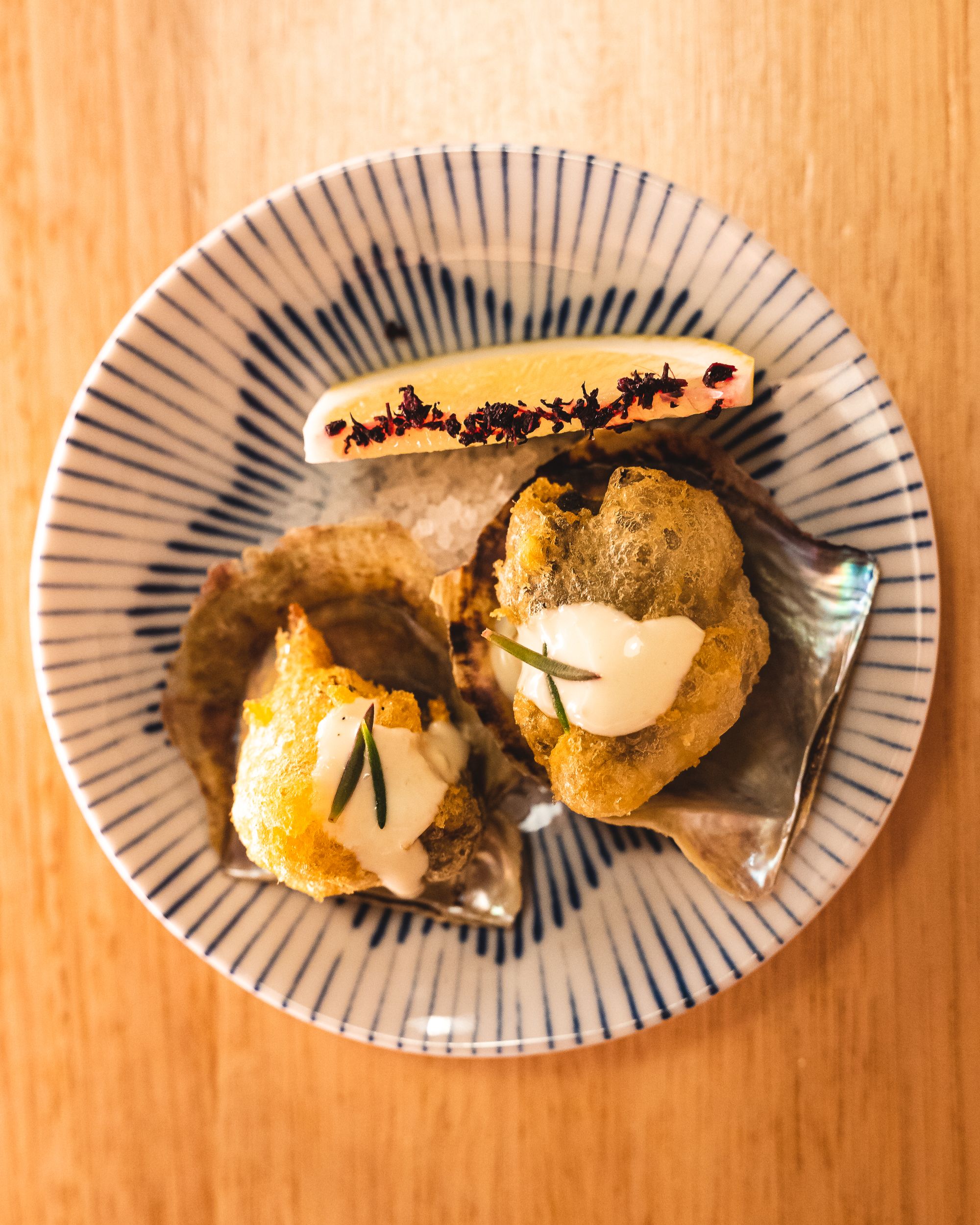 Fried oysters with yoghurt sauce