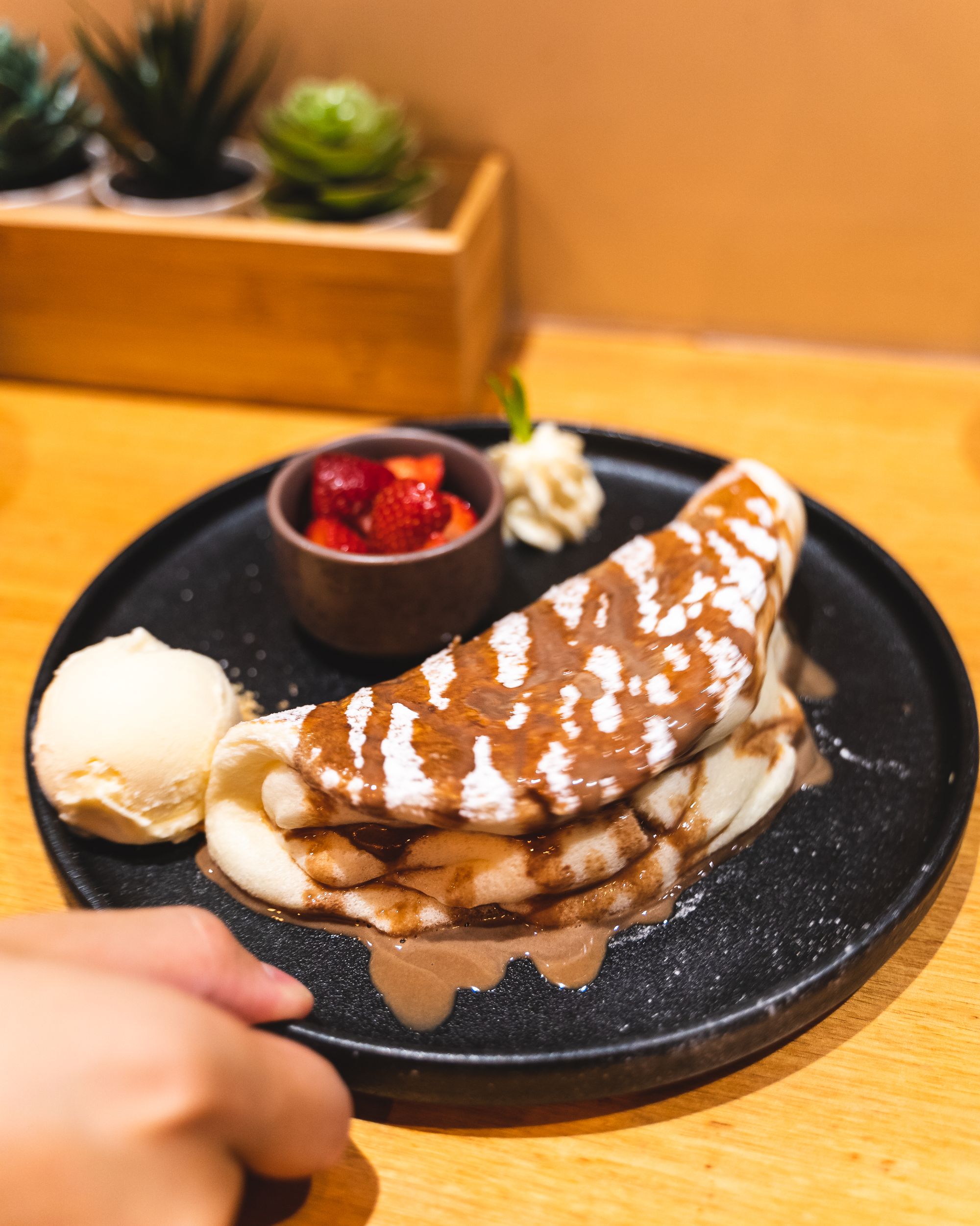 🍫 Chocolate cloud $18 - choc chip stuffed souffle pancake served with Bailey's choc sauce & fresh strawberries (non-alcoholic option available)