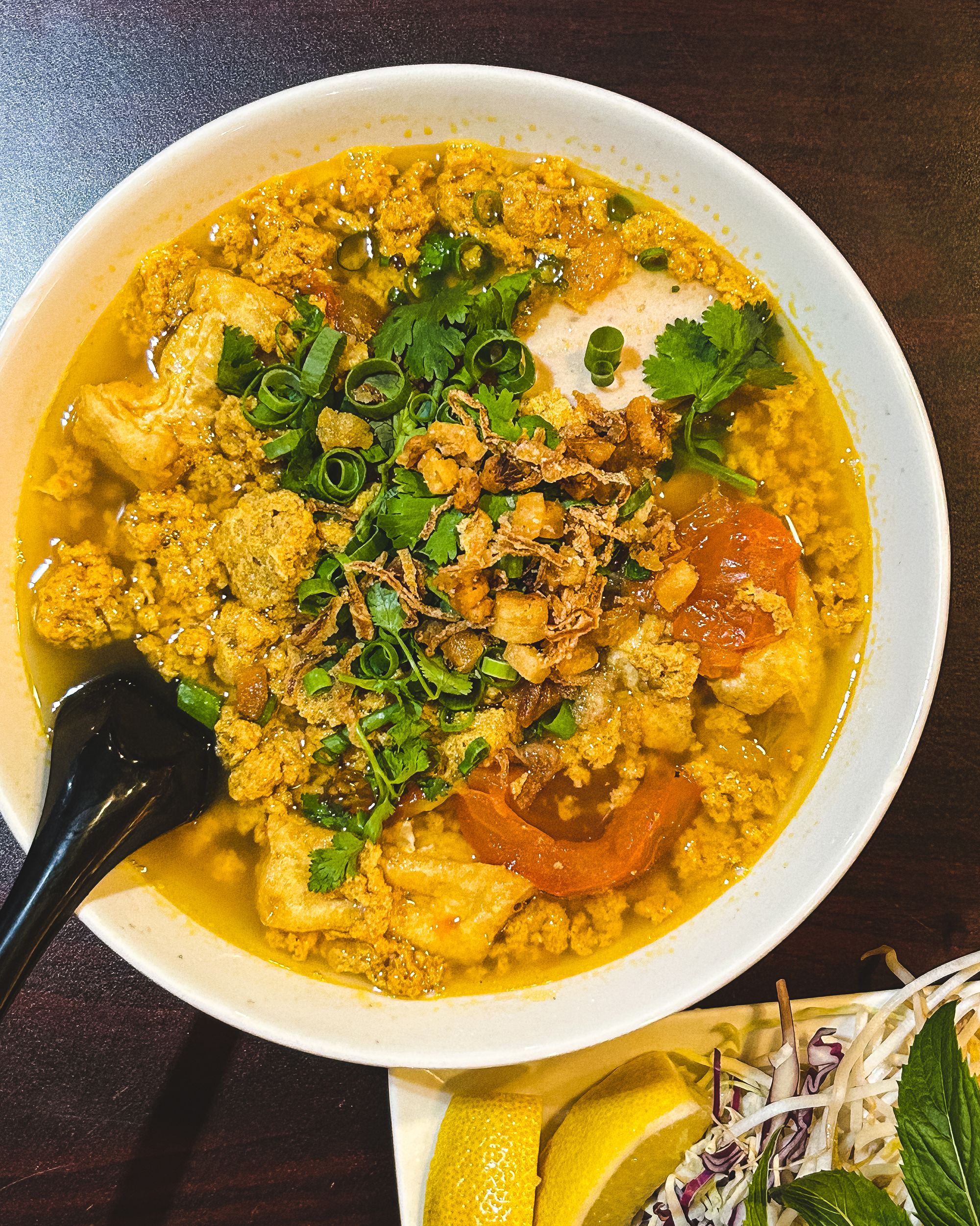 Top down of bun rieu