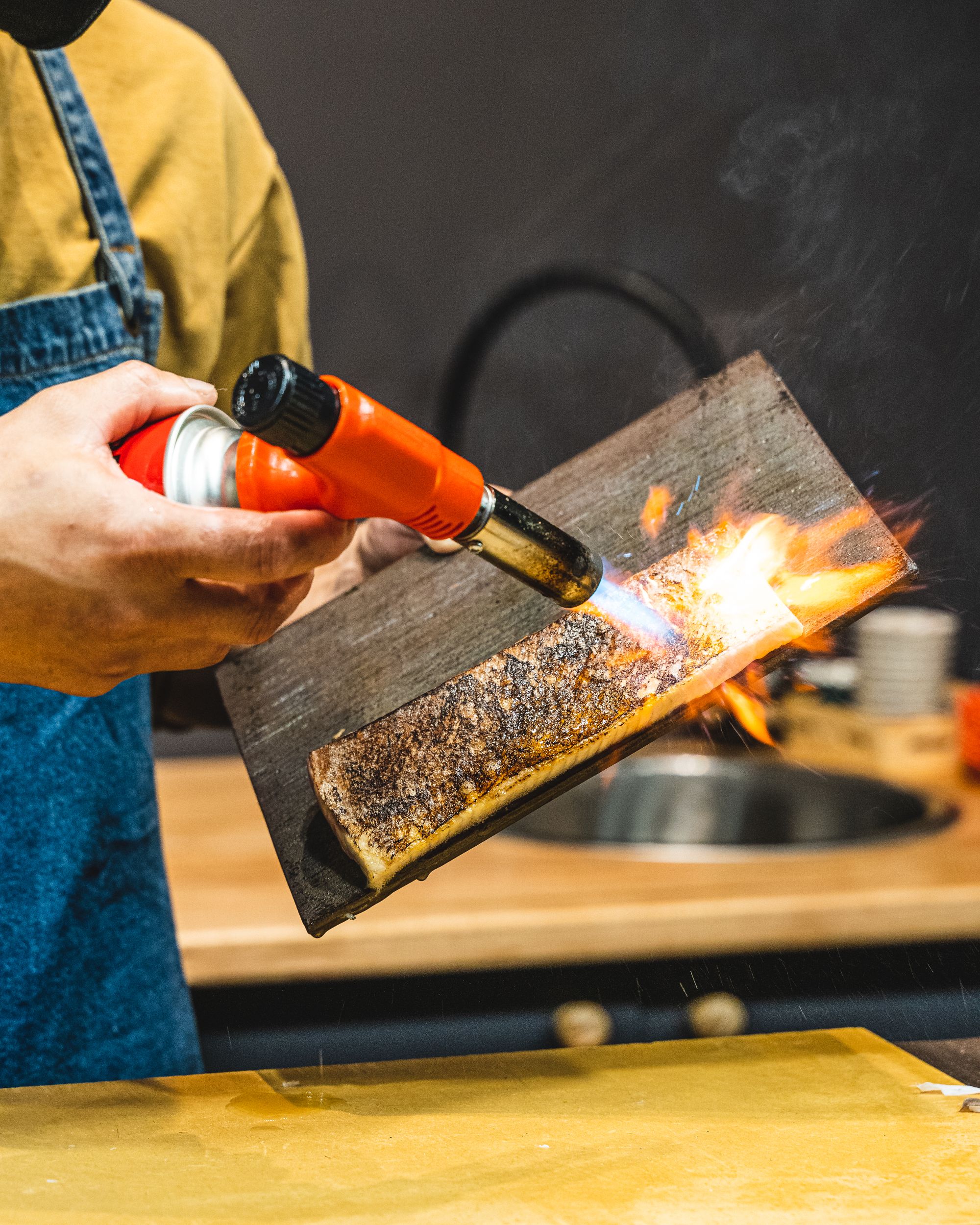 Blowrtorch searing fish