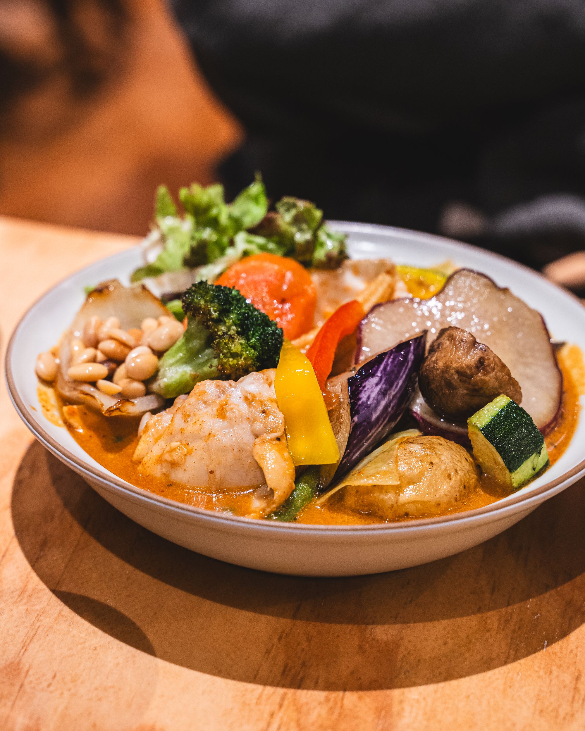 Close up of Hokkaido soup curry with various vegetables and chicken
