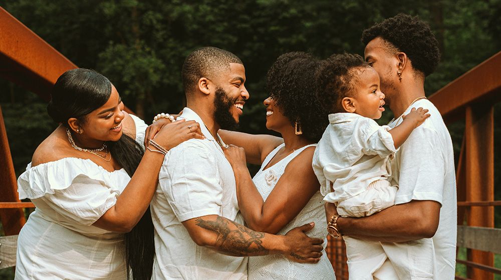 How to Take the Best Family Photos - Like a Pro! article hero