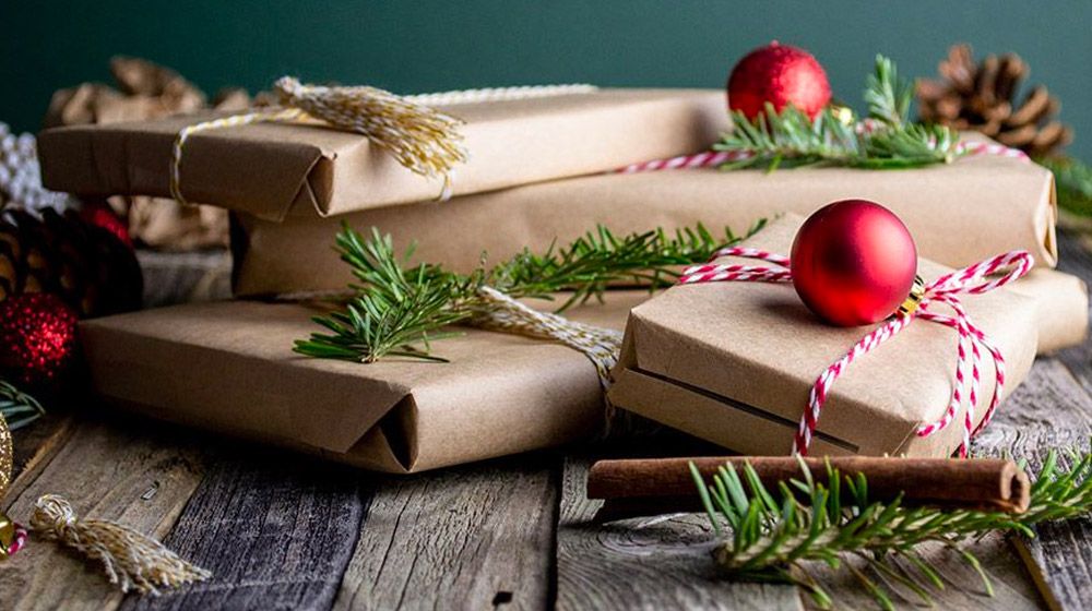 The Complete Guide to Shipping Delays for This Holiday Season article hero