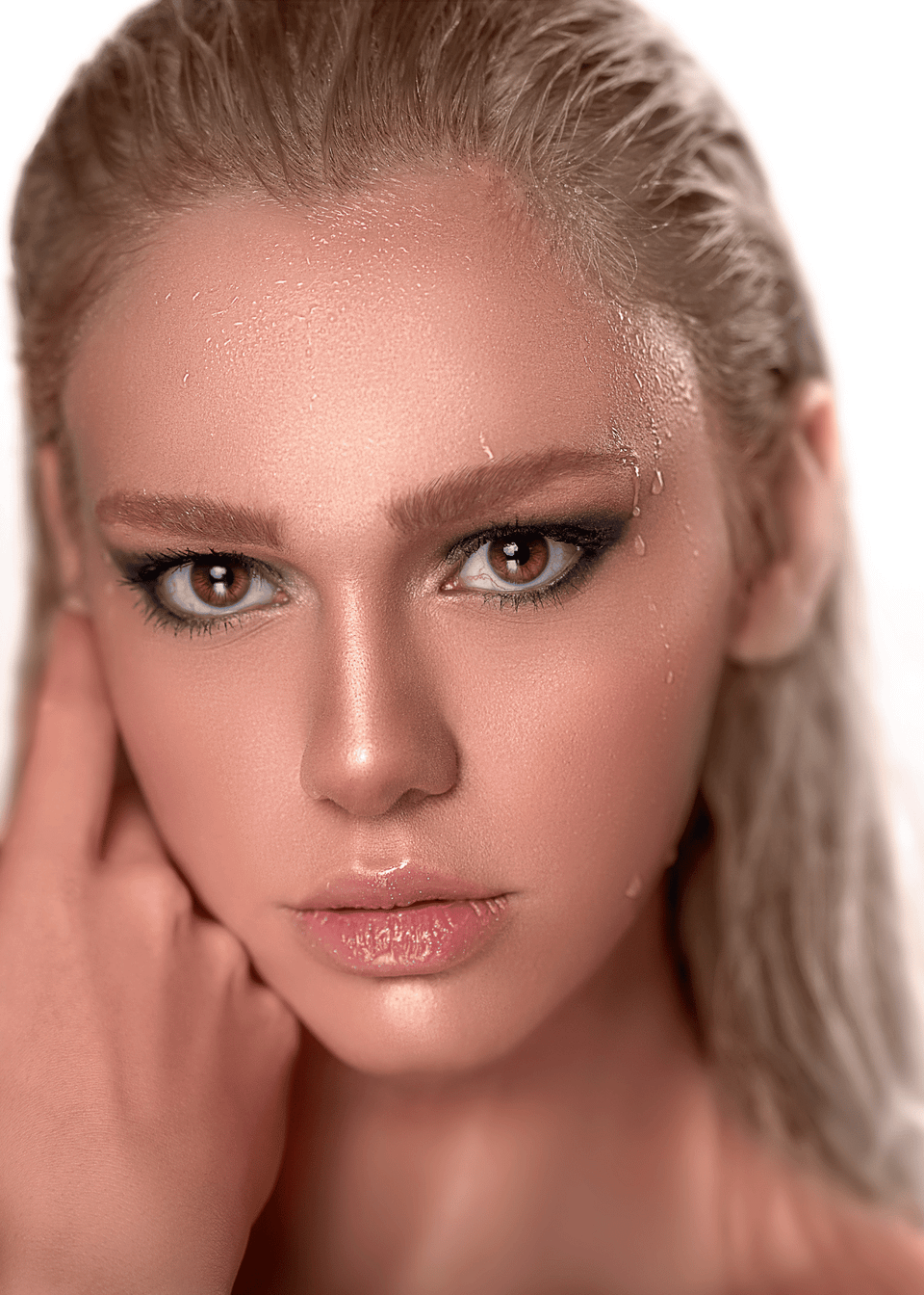 Top 5 Best Face Makeup Every Woman Should Have