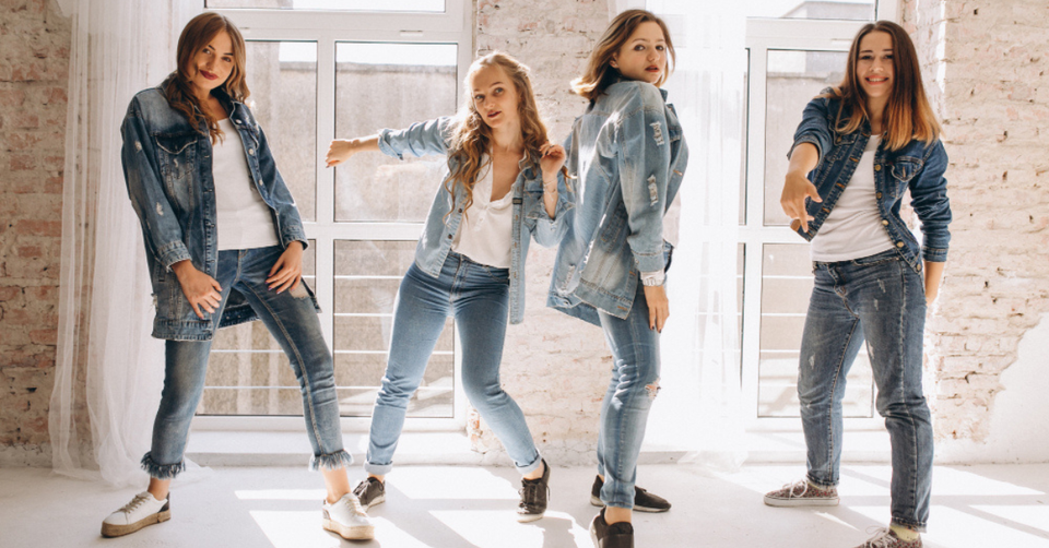 5 Trendy Women's Jeans: A Curated List