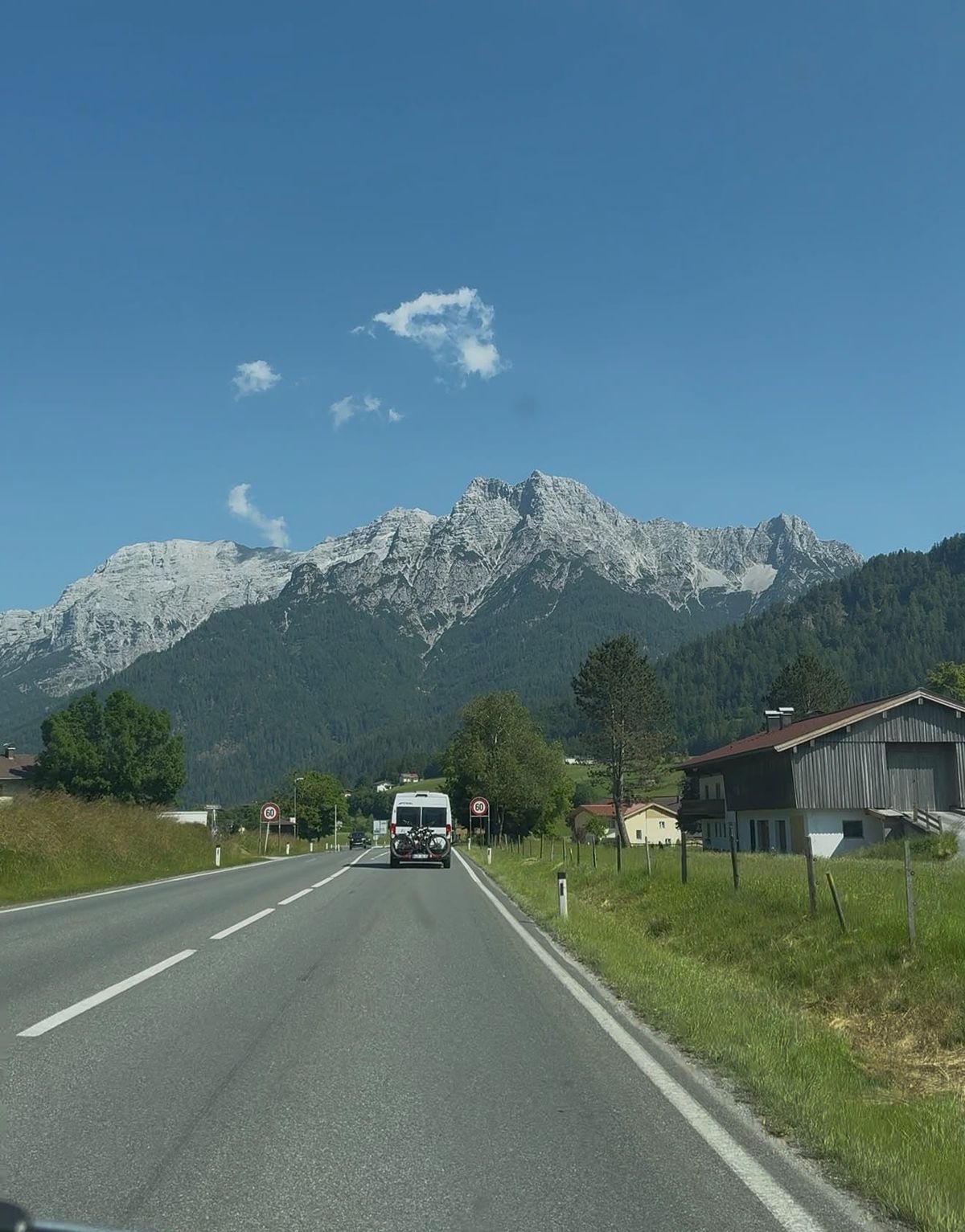 Cum ajungi din România în Kaprun și Zell am See (Mașină vs. Avion)
