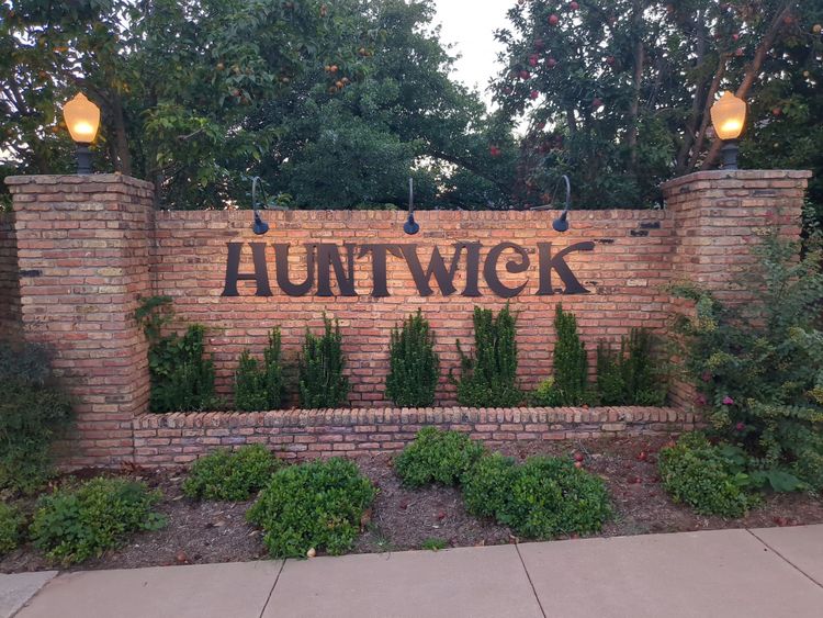 Huntwick 1                       
September Newsletter