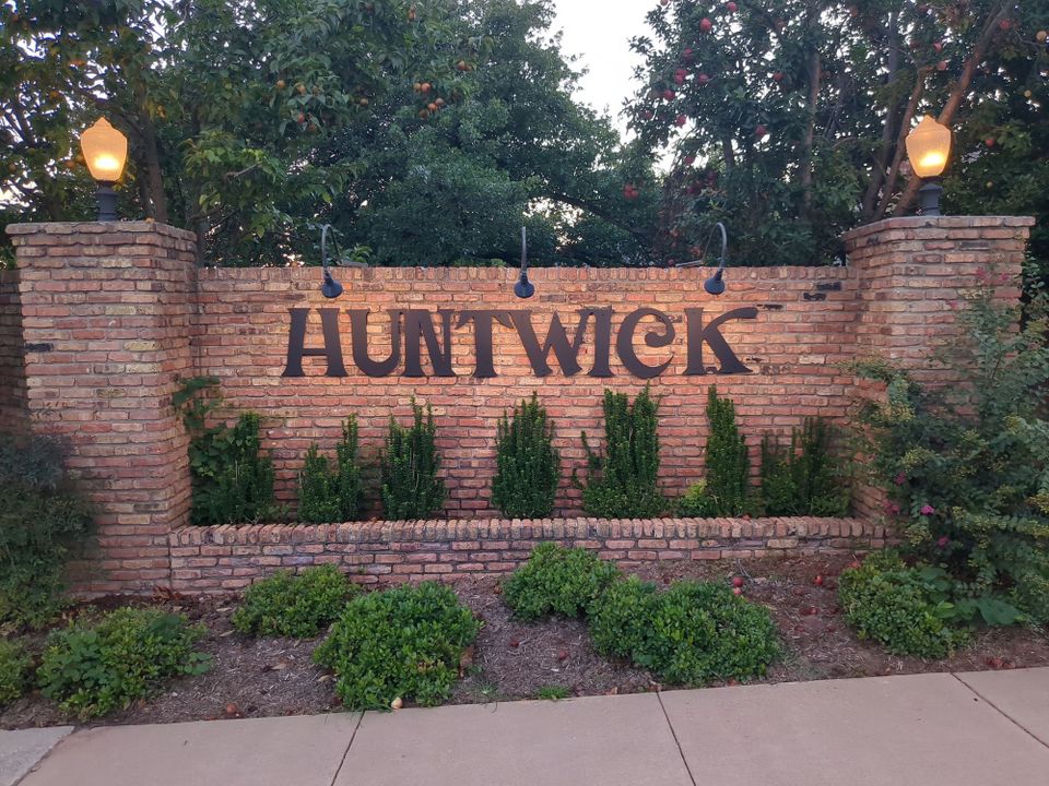 Huntwick 1                       
September Newsletter