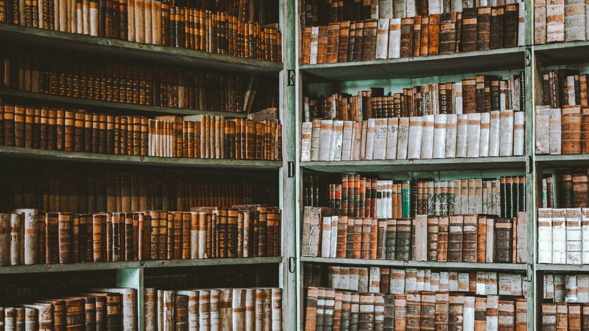 Find old tweets on Twitter: when to search and when to use your archive