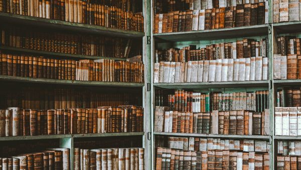 Find old tweets on Twitter: when to search and when to use your archive