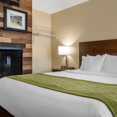 Comfort Inn Hotel Room Connellsville showing made bed