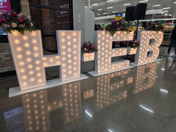 H-E-B Opens Its Doors in Forney: VIP Preview Serves Up BBQ, Fresh Finds and a Welcome to Town