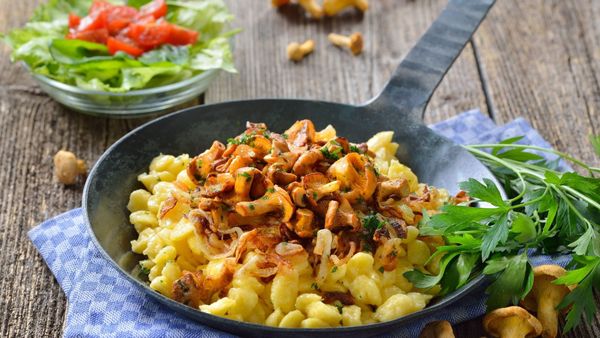 Allgäuer Käsespätzle – das Originalrezept mit Röstzwiebeln