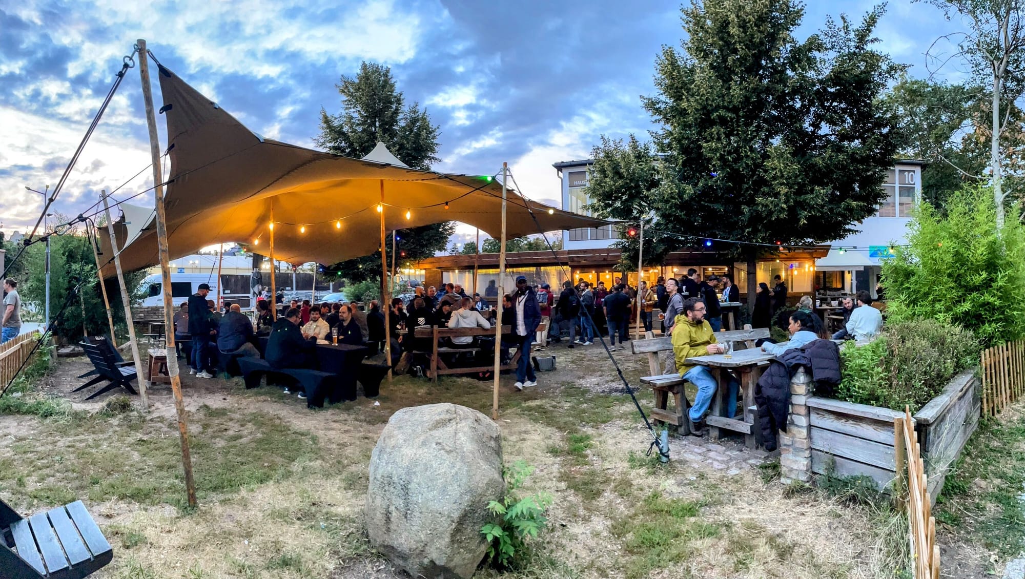 Last9 Social Party at NAUMANNS Biergarten