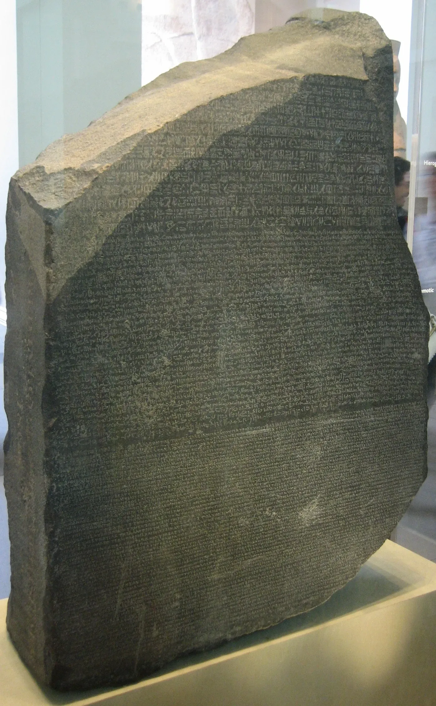 Full inscribed face of the Rosetta Stone showing the surviving hieroglyphic, Demotic and Greek sections.